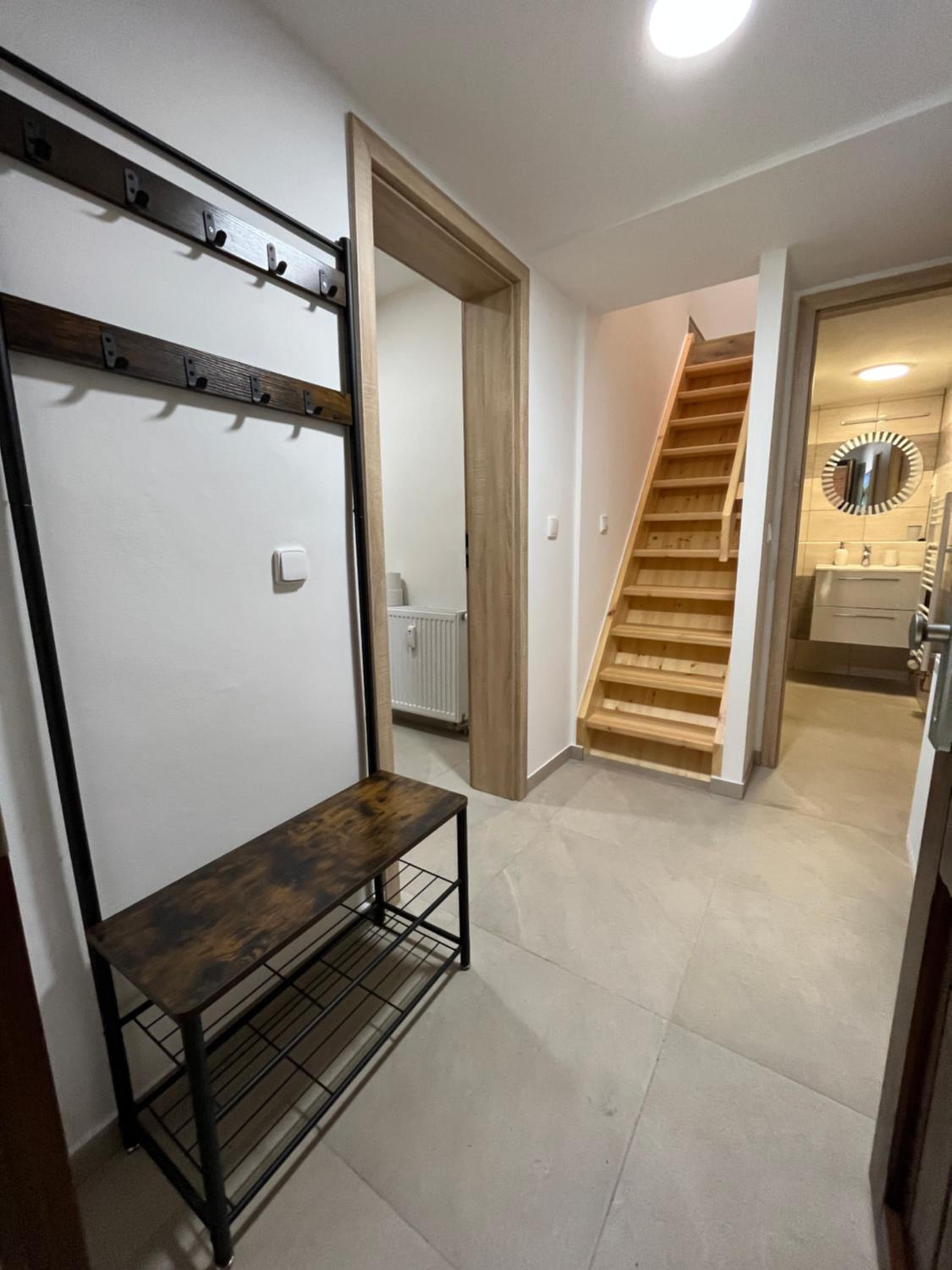 Studio - Split Level - Photo 9