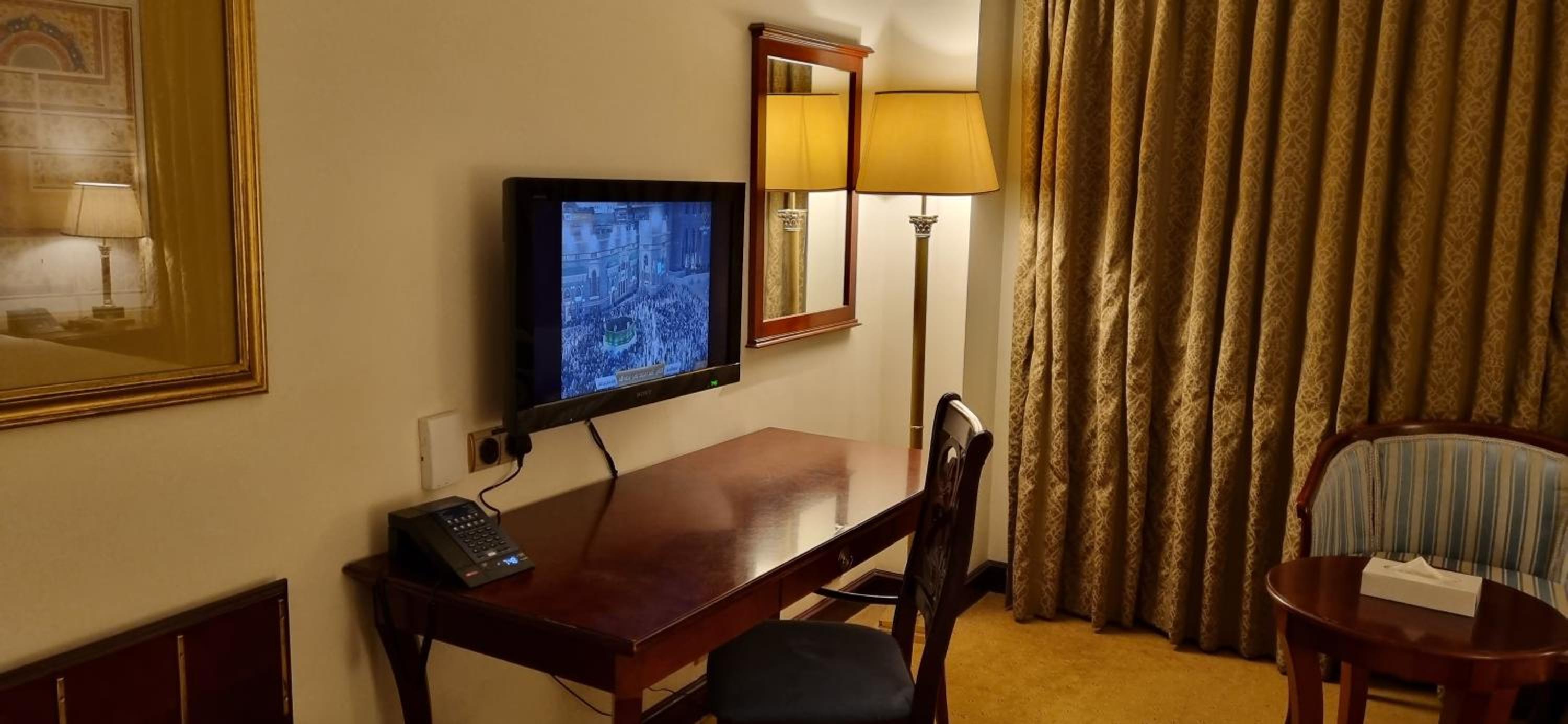 Deluxe Room - Photo 5