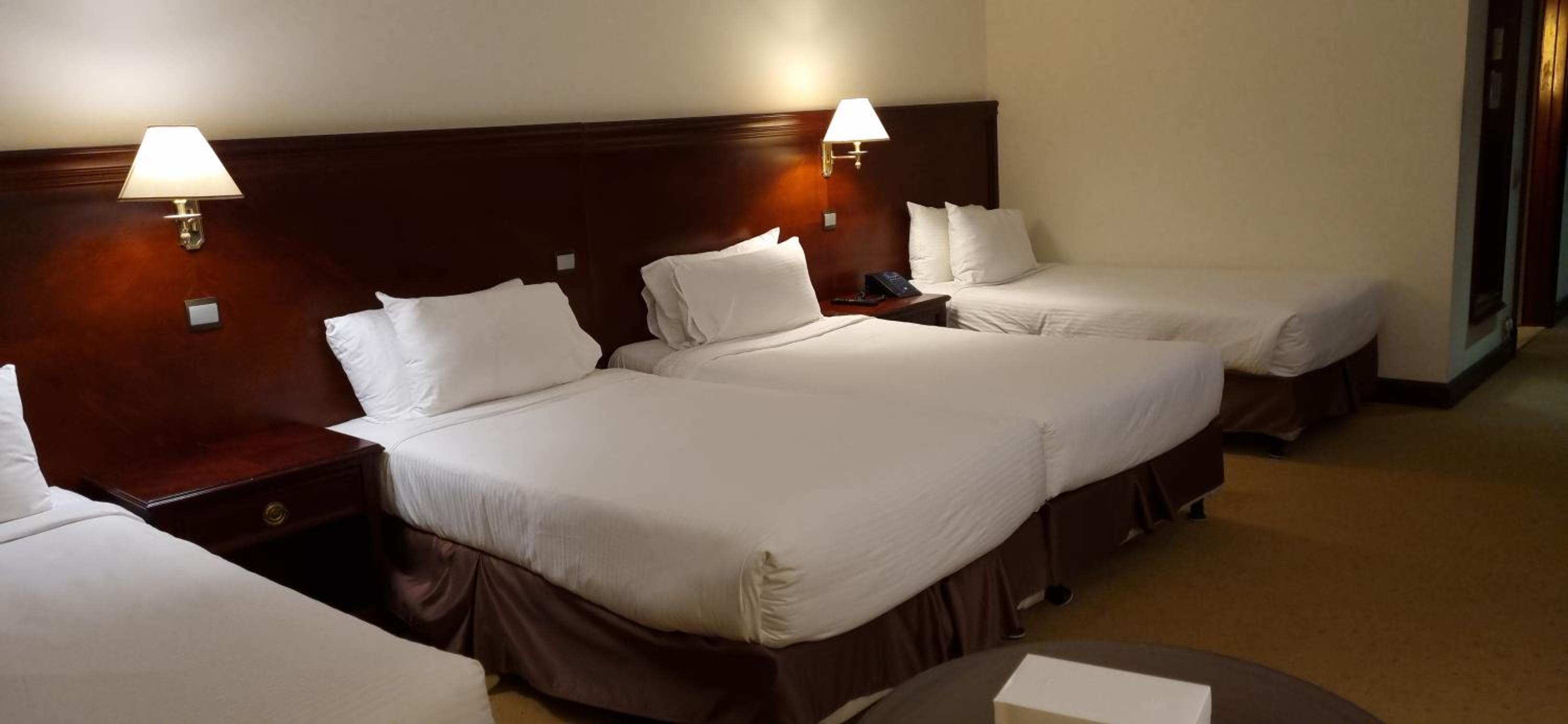 Premium Quadruple Room - Smoking - Photo 7
