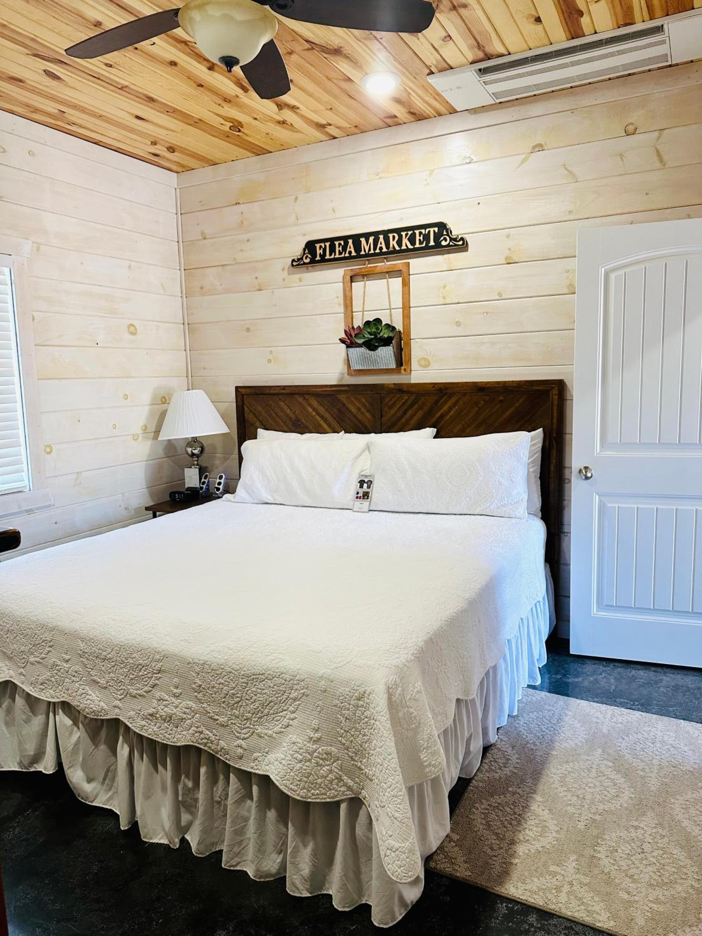 Deluxe King Suite photo 3