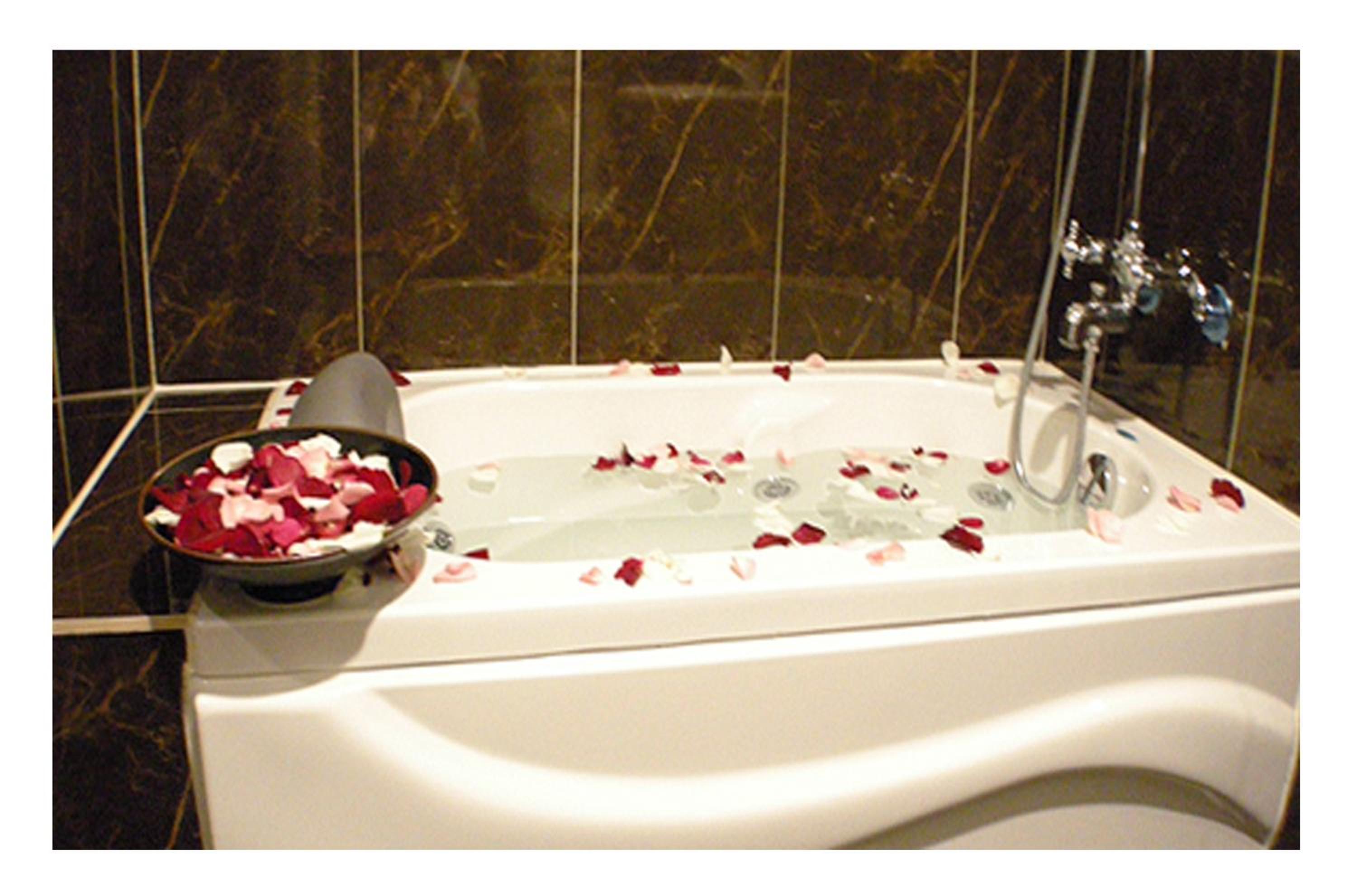 Double Room with Spa Bath photo 3