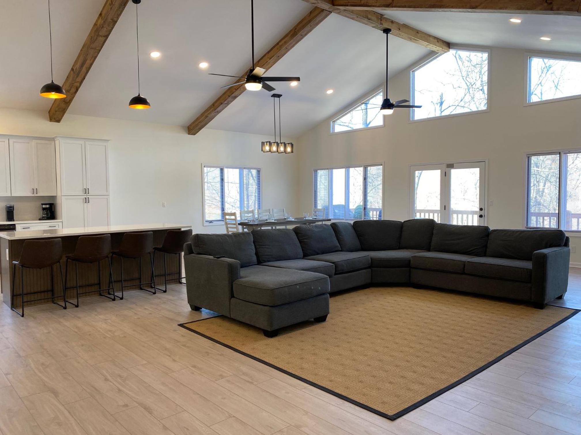 Six-Bedroom House photo 1