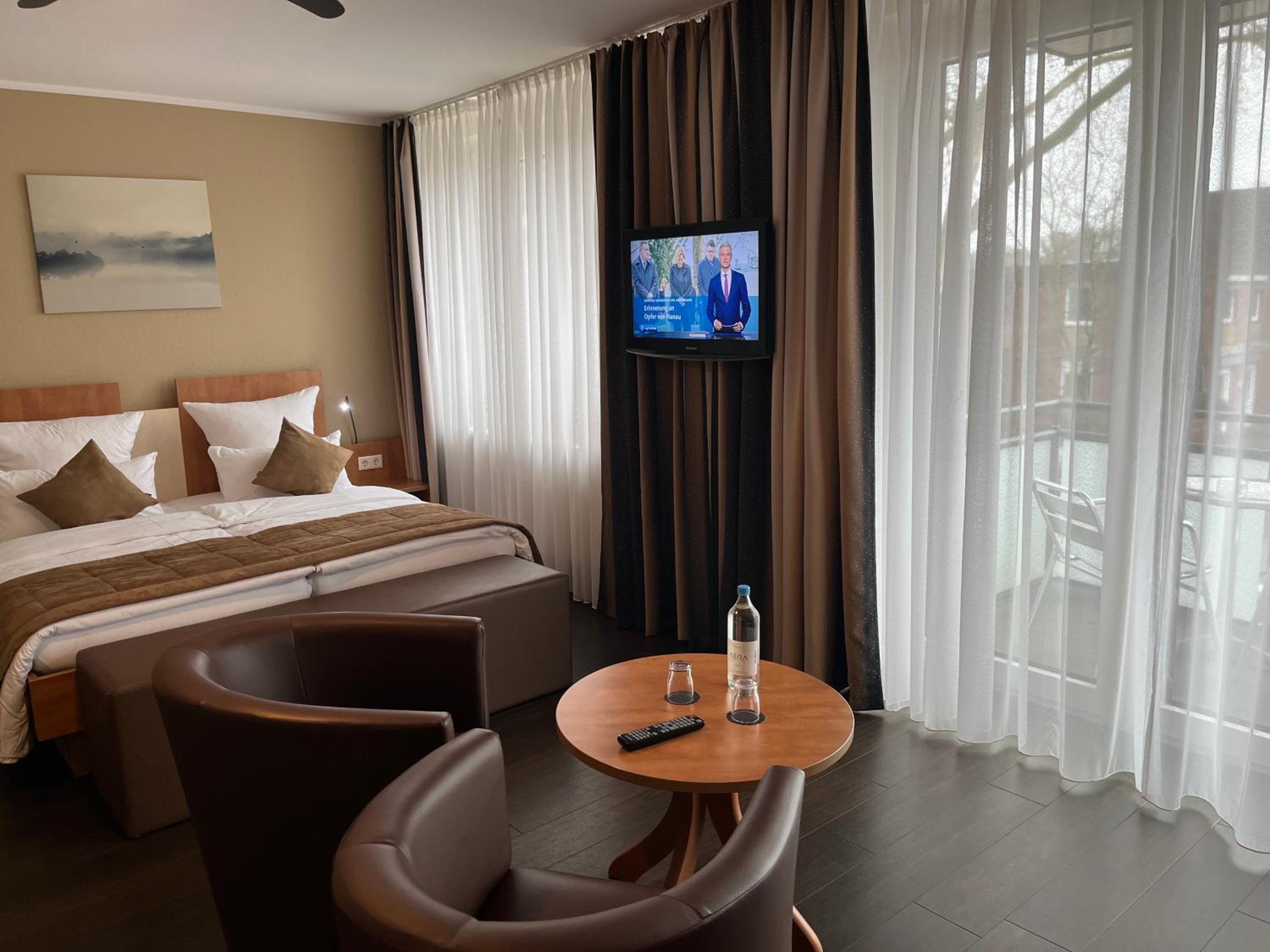 Deluxe Double Room with Balcony - Photo 1