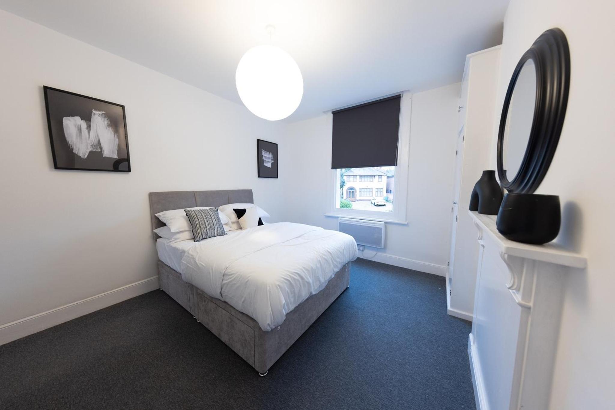 One-Bedroom Apartment photo 2