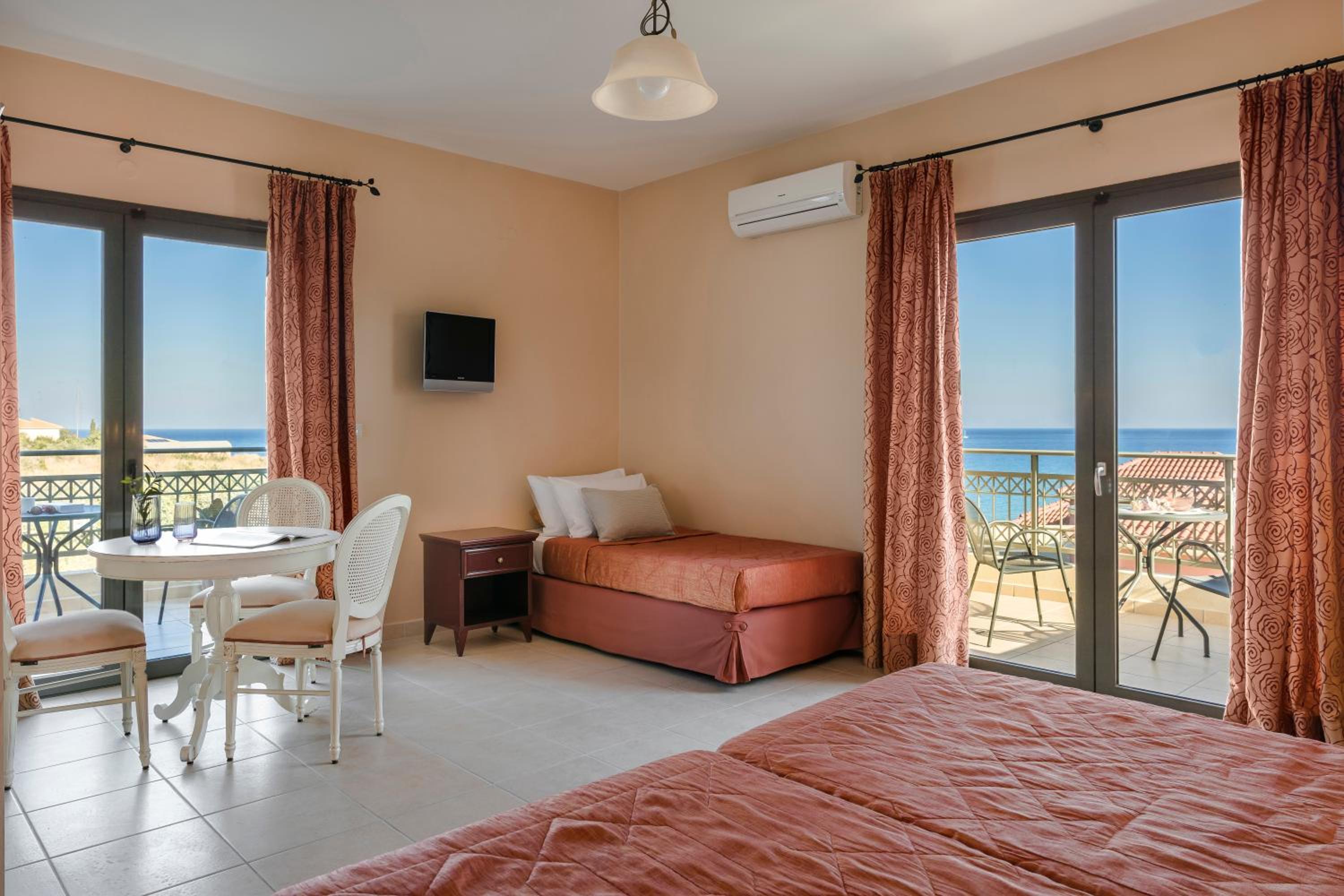 Triple Room with Sea View photo 1