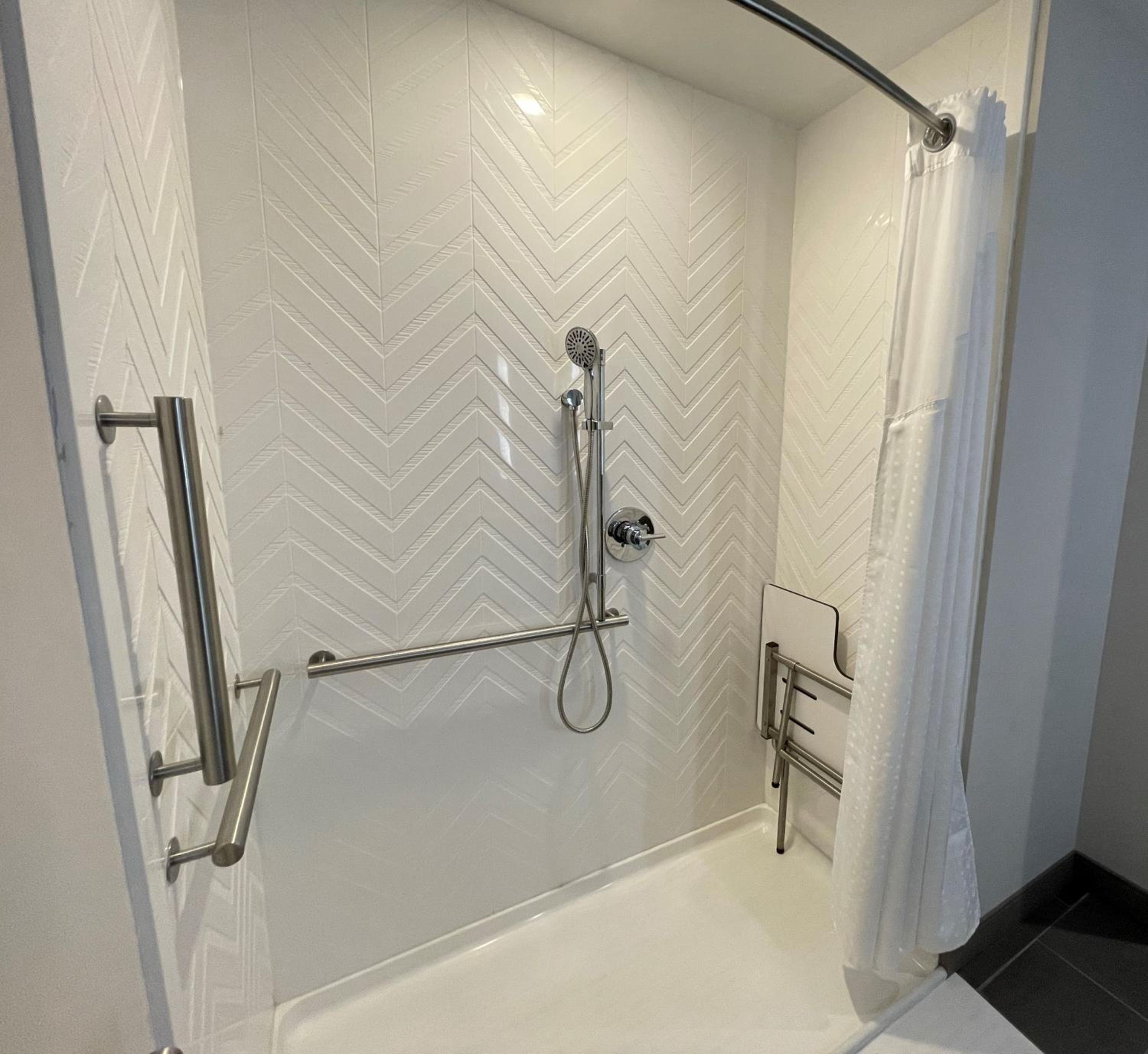 King Room with Mobility Accessible Roll-In Shower - Non-Smoking - Photo 2