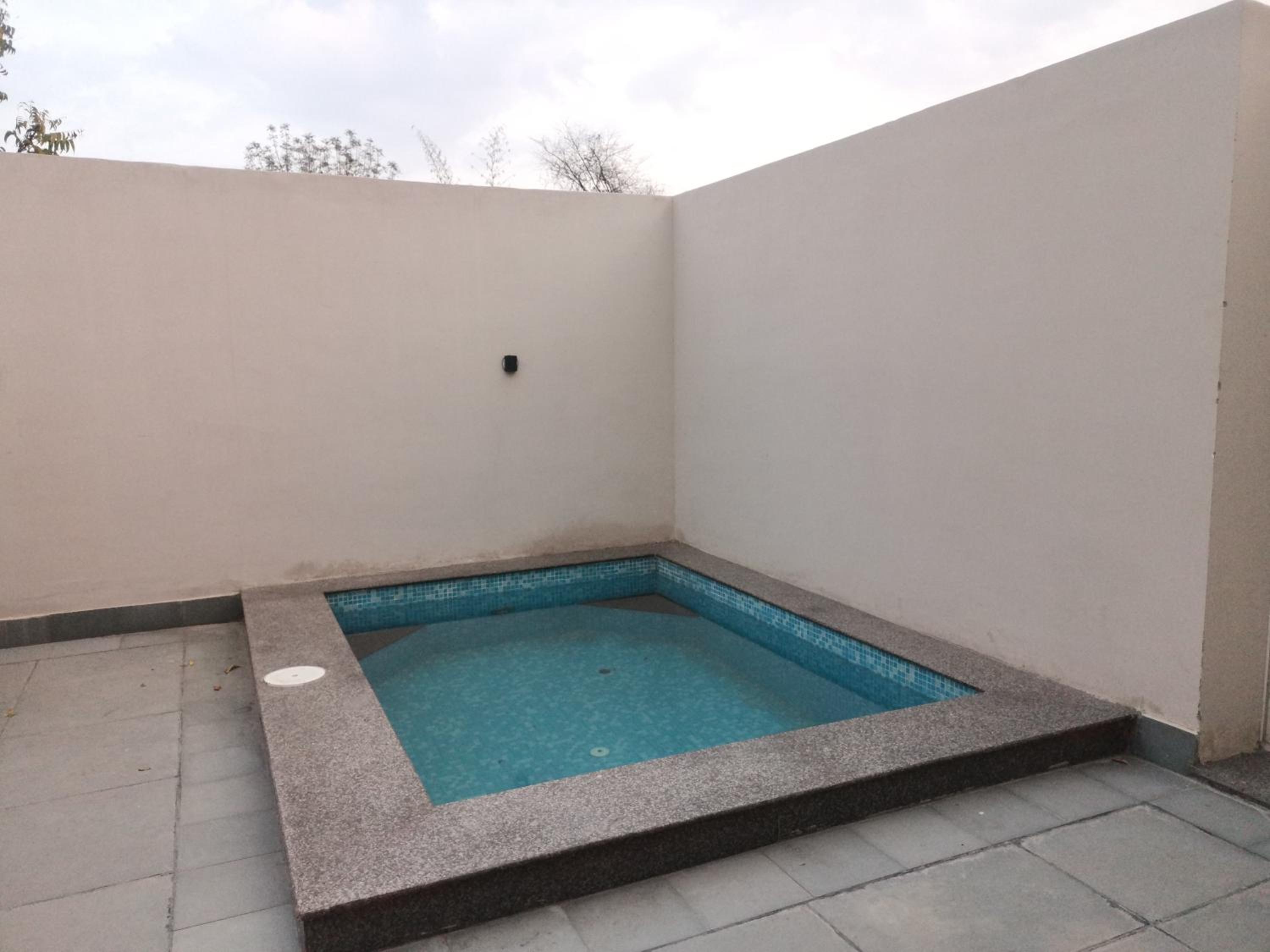 cottage with private pool - Photo 13