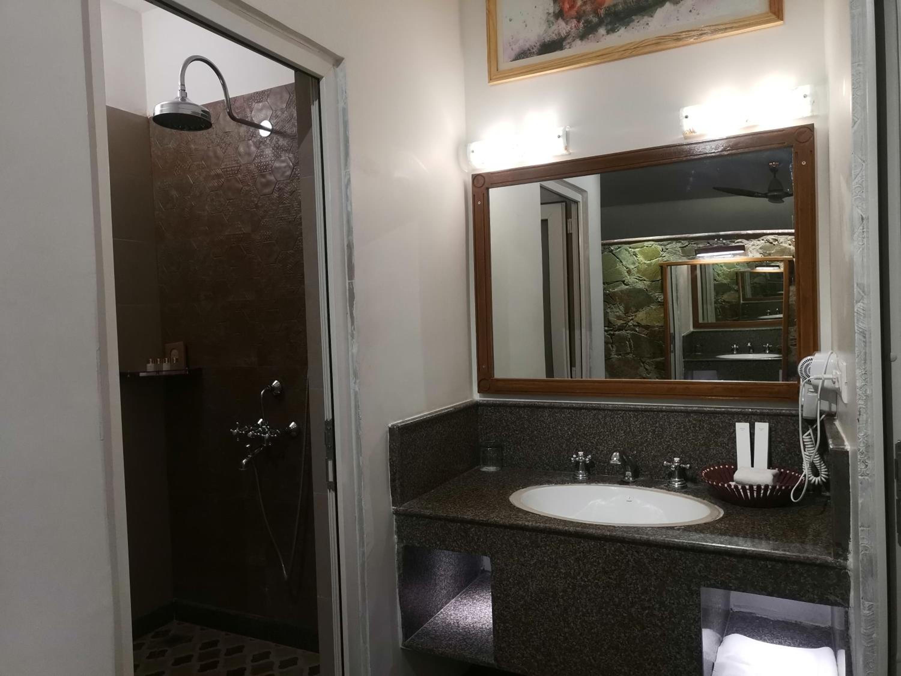 cottage with private pool - Photo 6