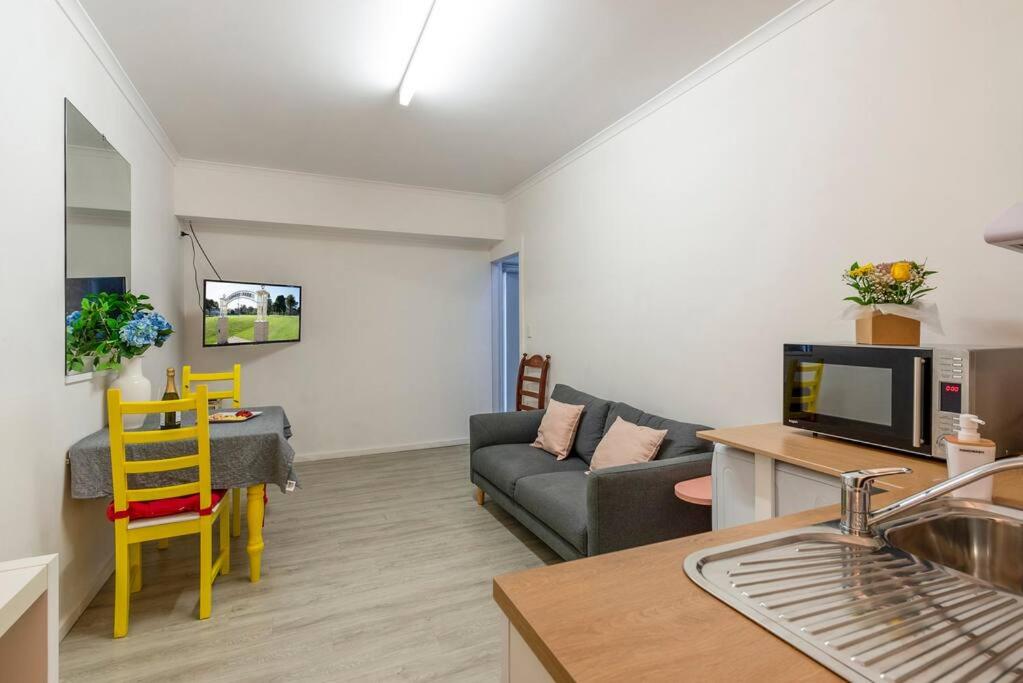 One-Bedroom Apartment - Photo 4