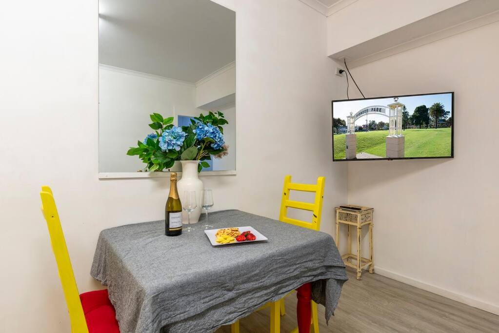 One-Bedroom Apartment - Photo 3