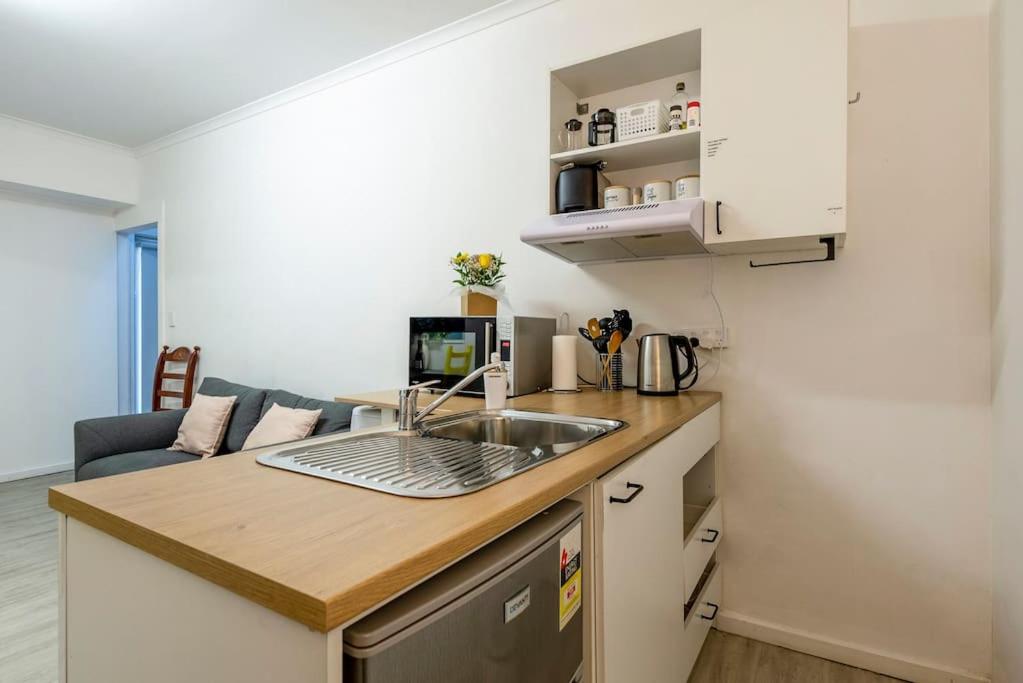 One-Bedroom Apartment - Photo 2