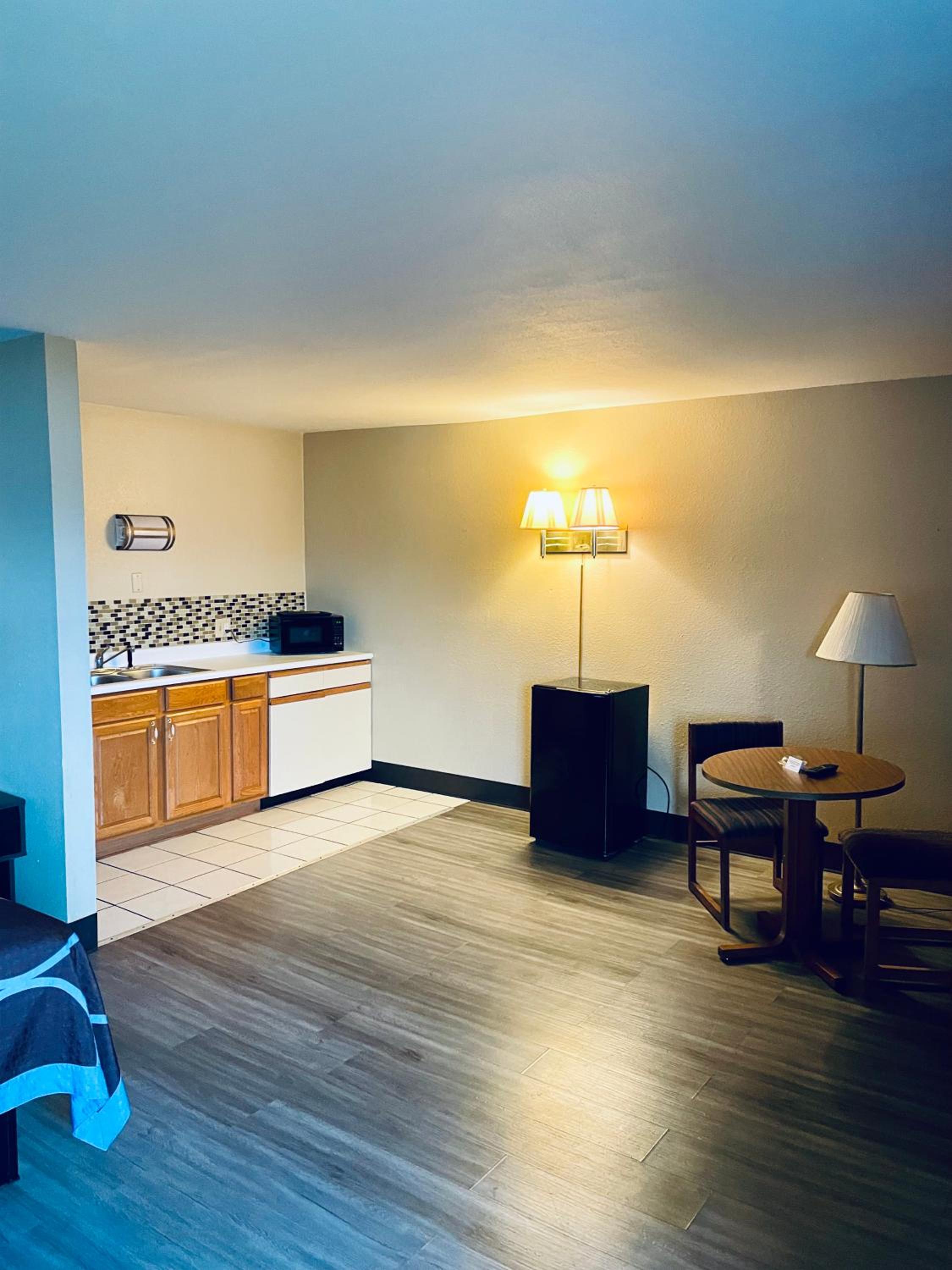 Studio with Two Double Beds  - Non-Smoking - Photo 2