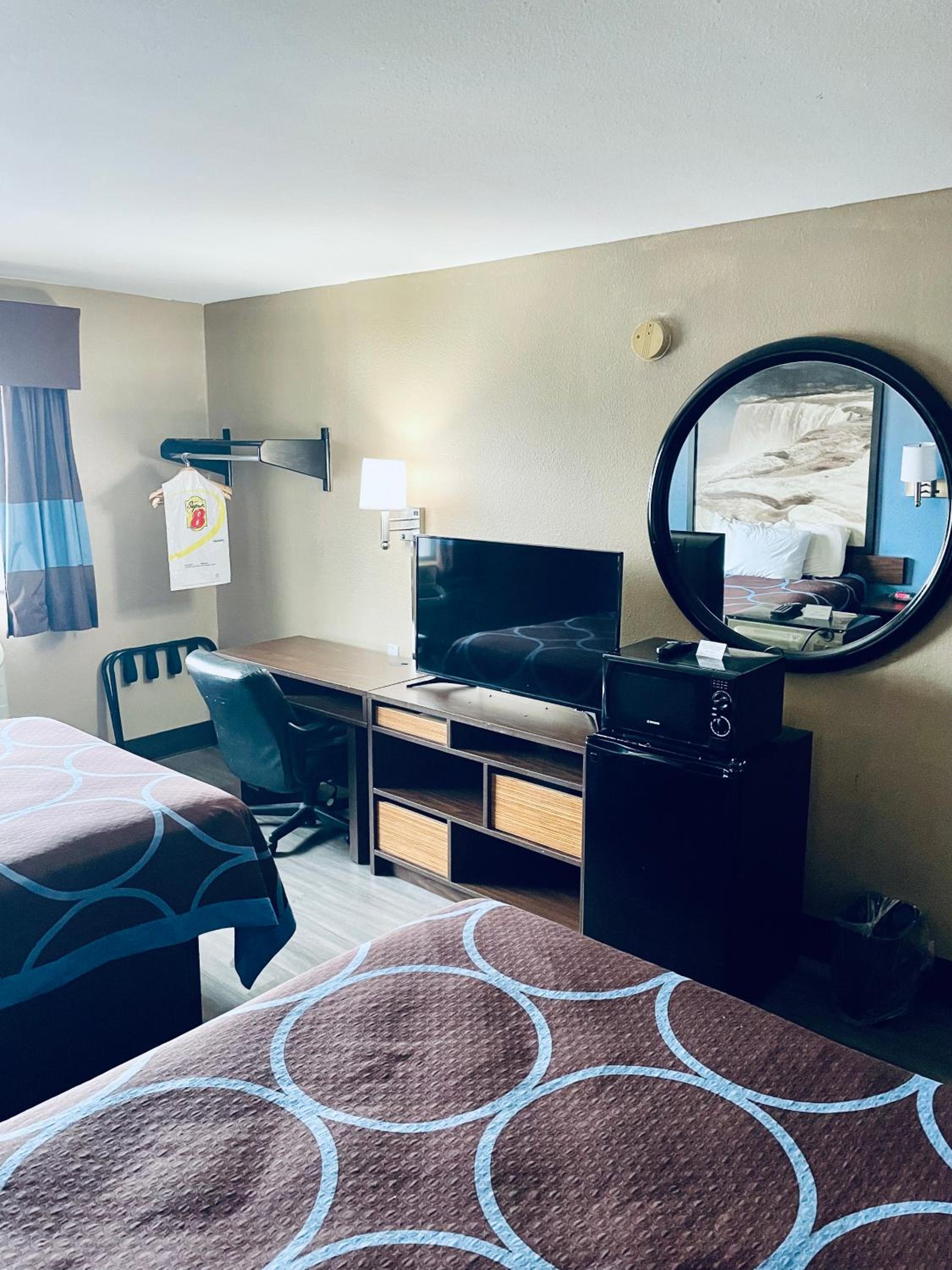 Double Room with Two Double Beds - Non-Smoking - Photo 3