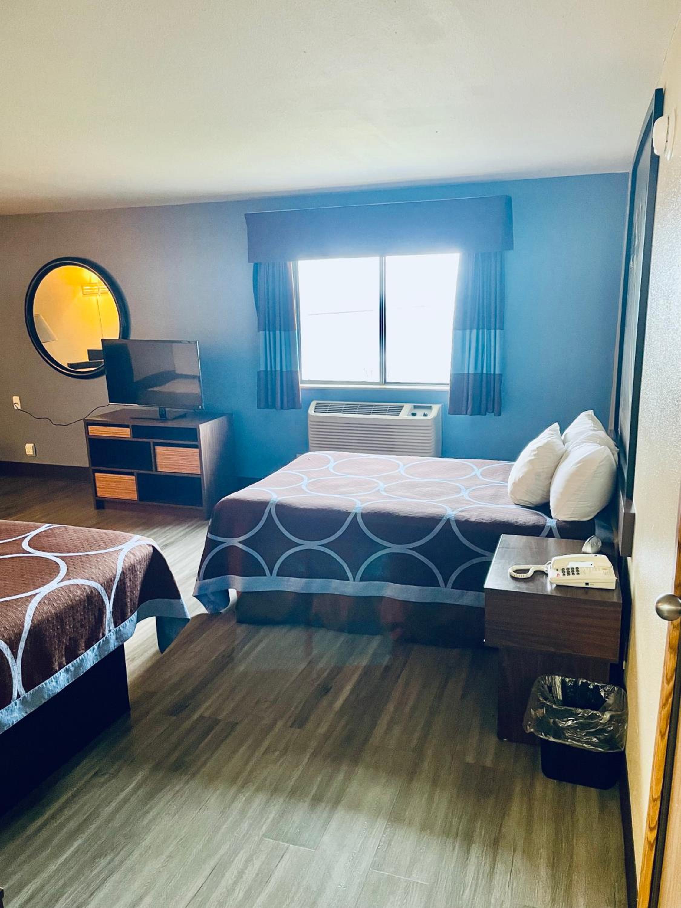 Studio with Two Double Beds  - Non-Smoking - Photo 3