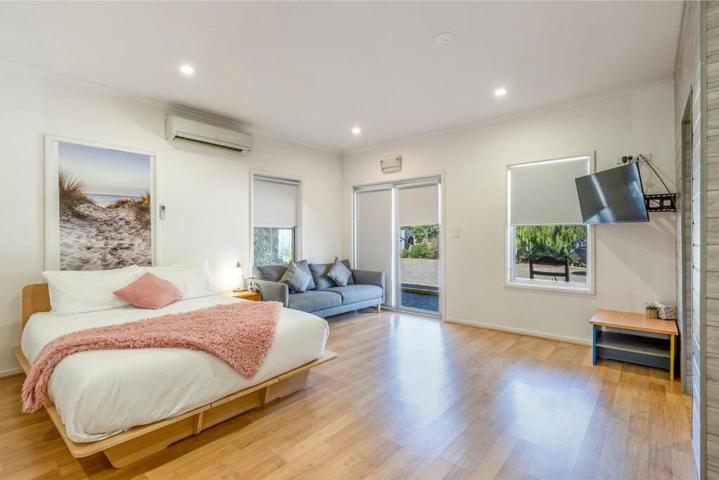 One-Bedroom Apartment - Photo 17