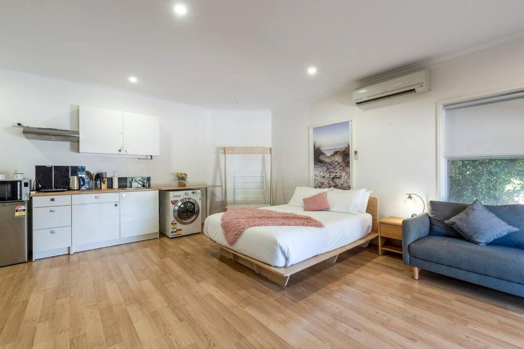 One-Bedroom Apartment - Photo 14