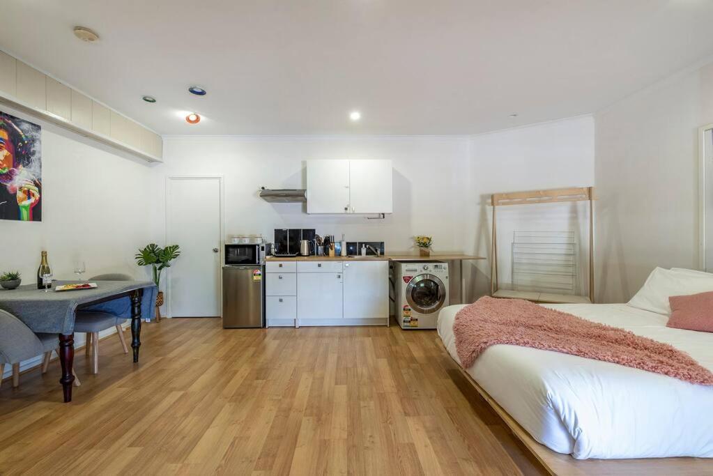 One-Bedroom Apartment - Photo 12