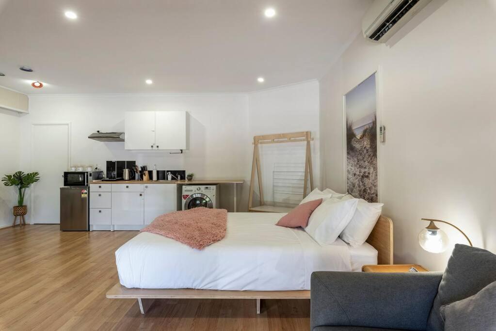 One-Bedroom Apartment - Photo 10