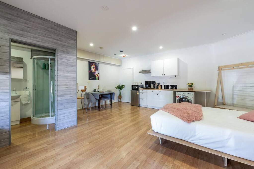 One-Bedroom Apartment - Photo 8