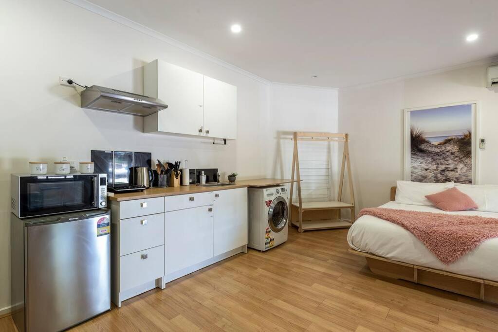 One-Bedroom Apartment - Photo 7