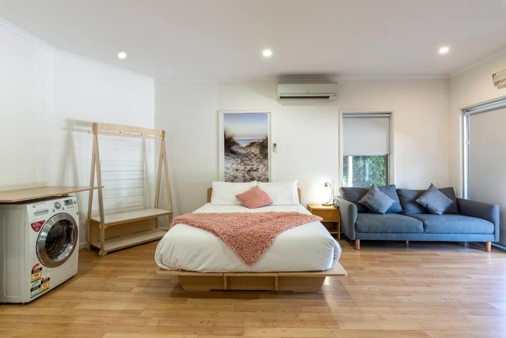 One-Bedroom Apartment - Photo 1