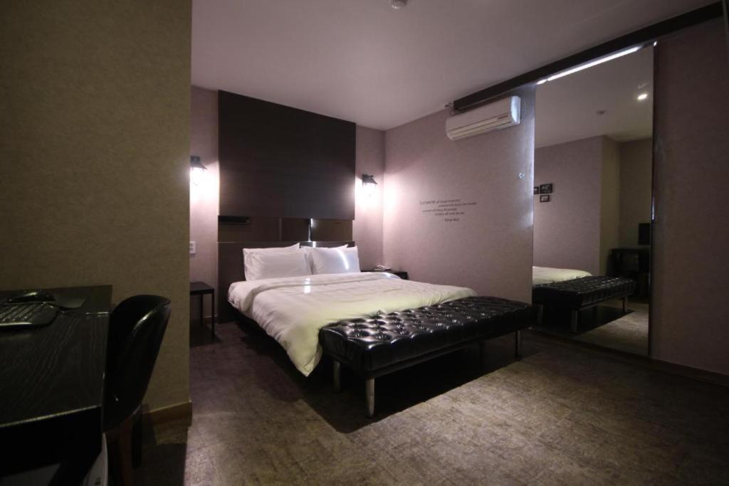 Double Room - Photo 4