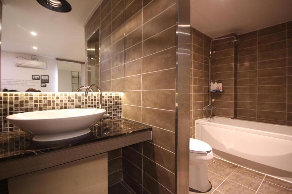 Double Room - Photo 7