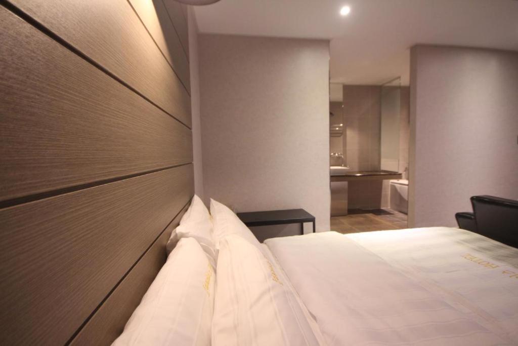 Double Room - Photo 8