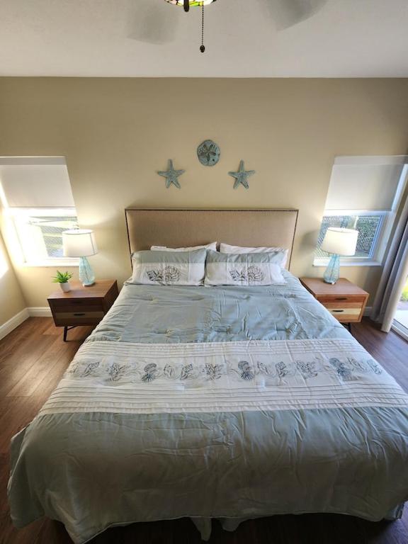 Six-Bedroom House photo 1