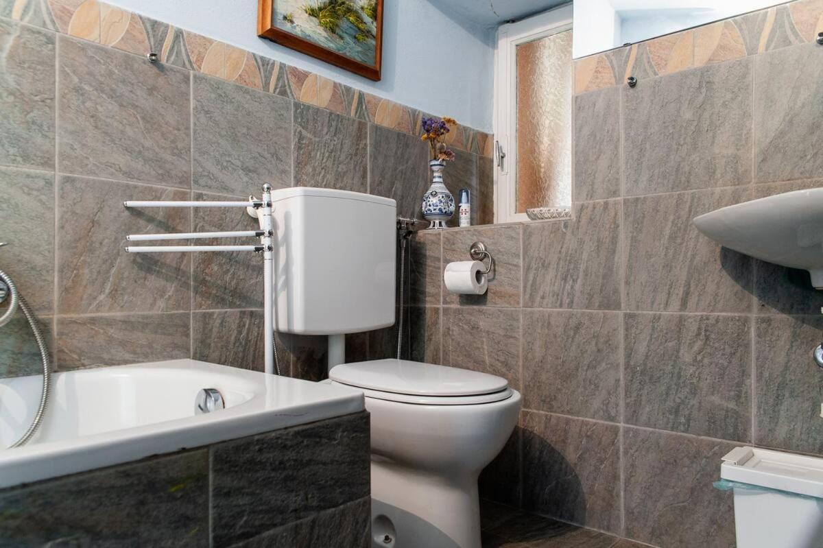 Three-Bedroom Townhouse - Photo 9