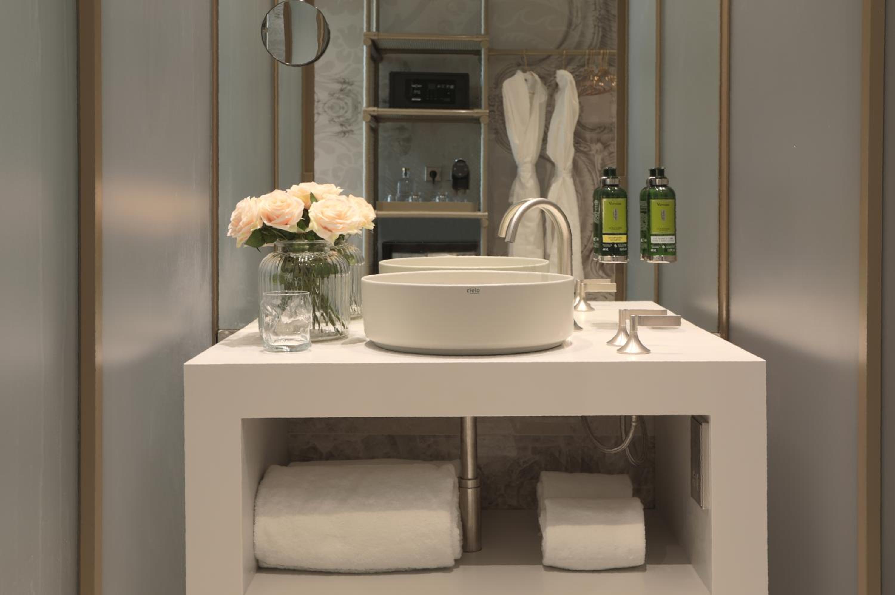 Double Room - Photo 7