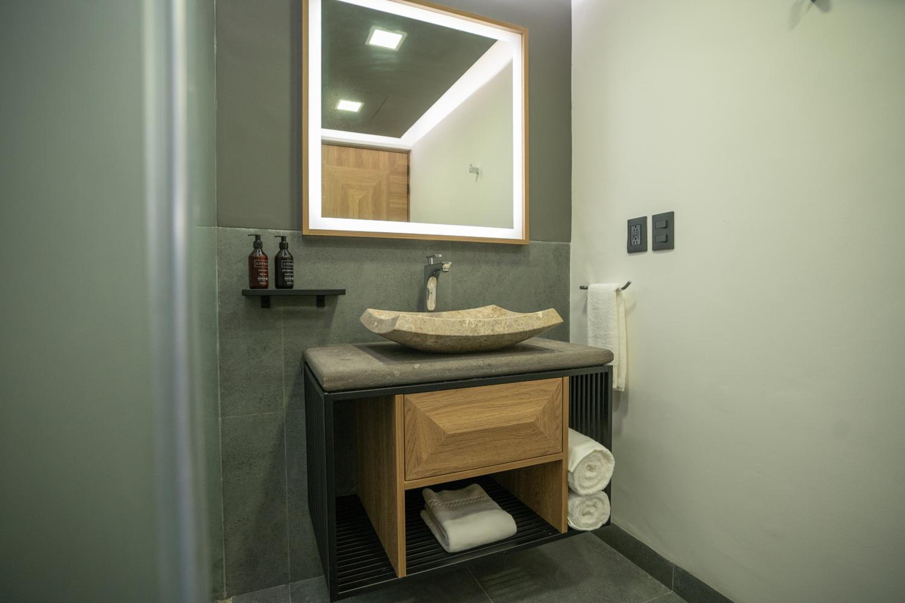 Deluxe Double Room with Two Double Beds photo 3