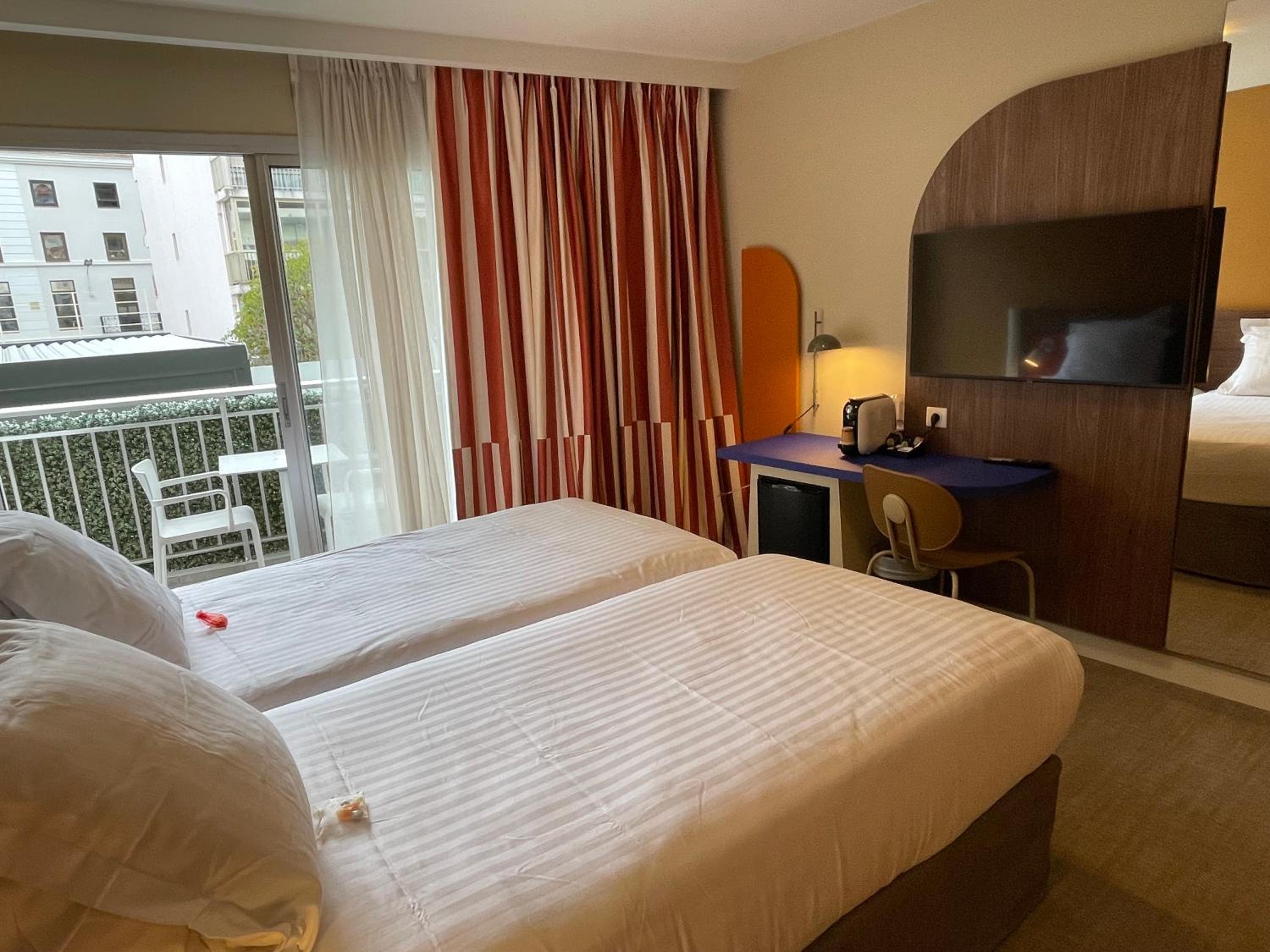 Prestige Twin Room - Photo 3