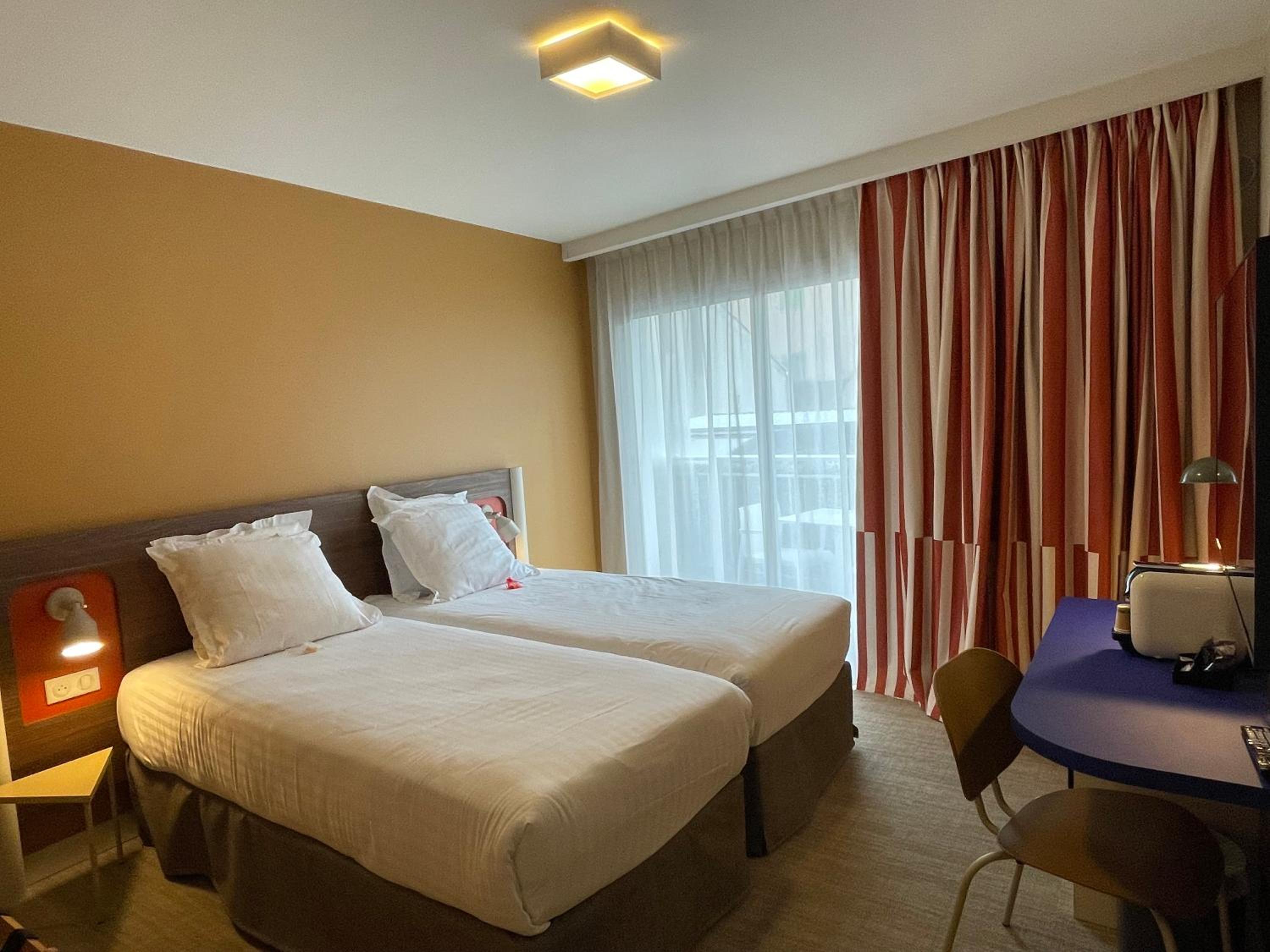 Prestige Twin Room - Photo 4