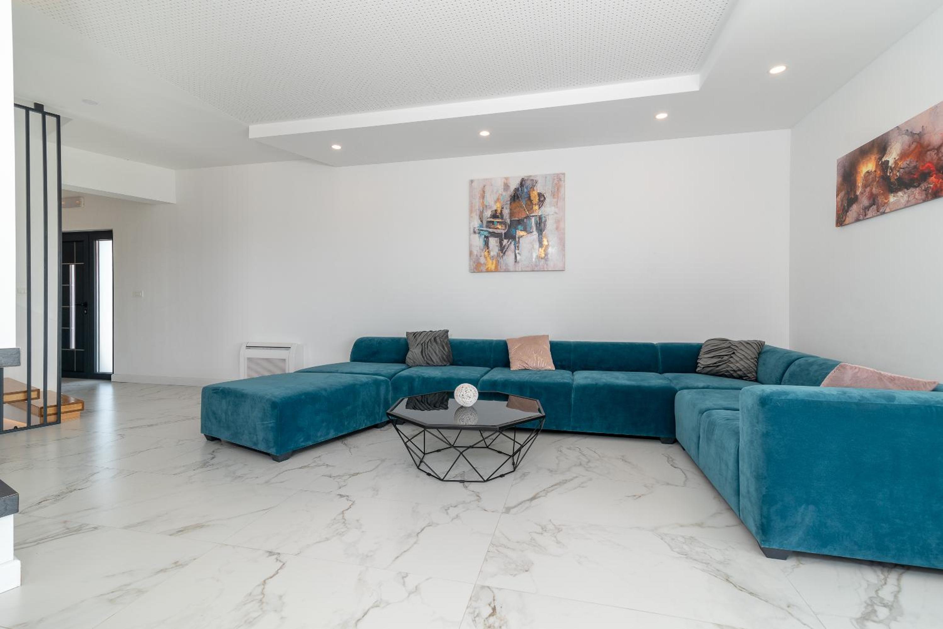 Villa photo 1