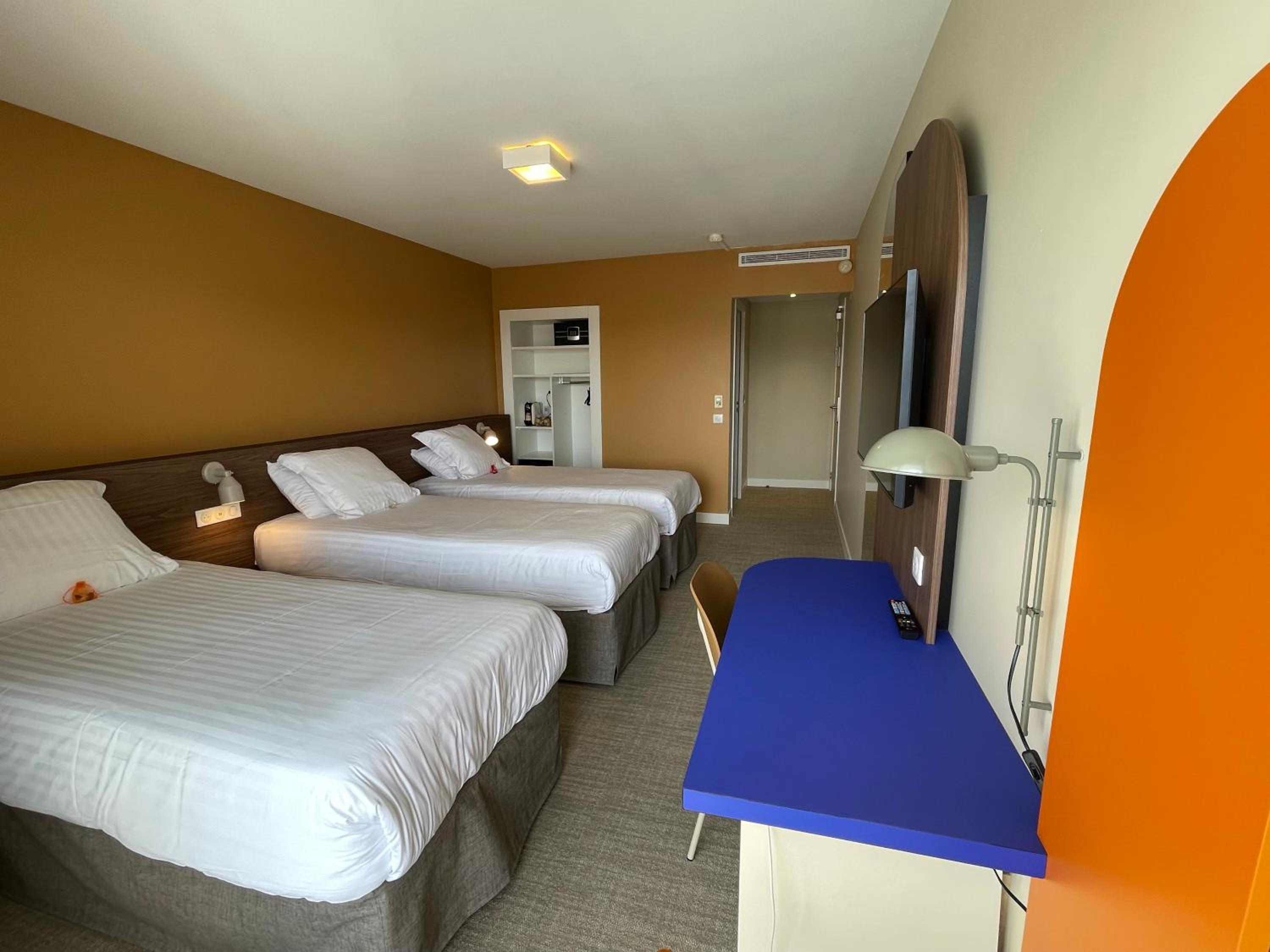 Prestige Triple Room - Photo 6