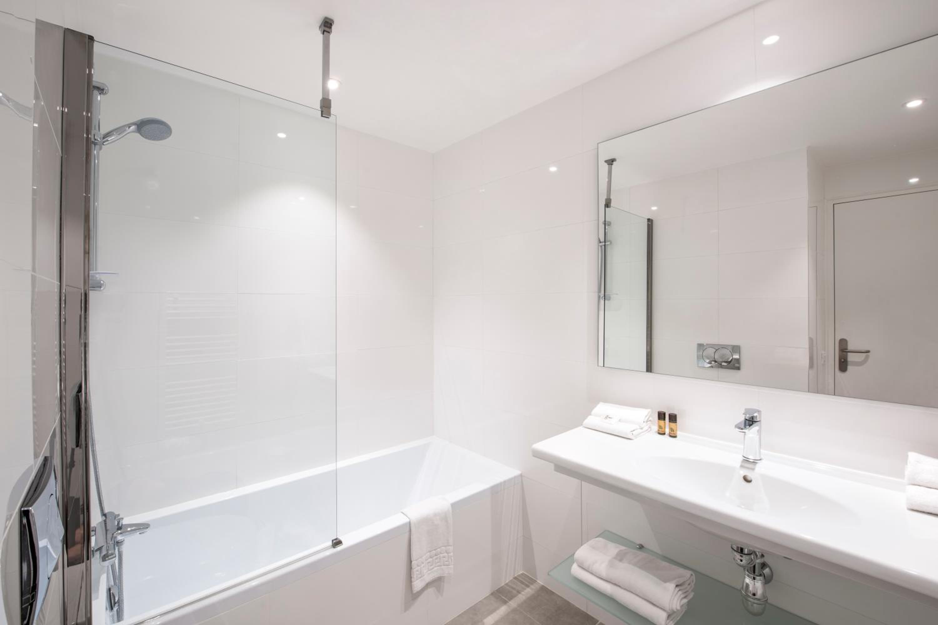 Prestige Twin Room - Photo 5