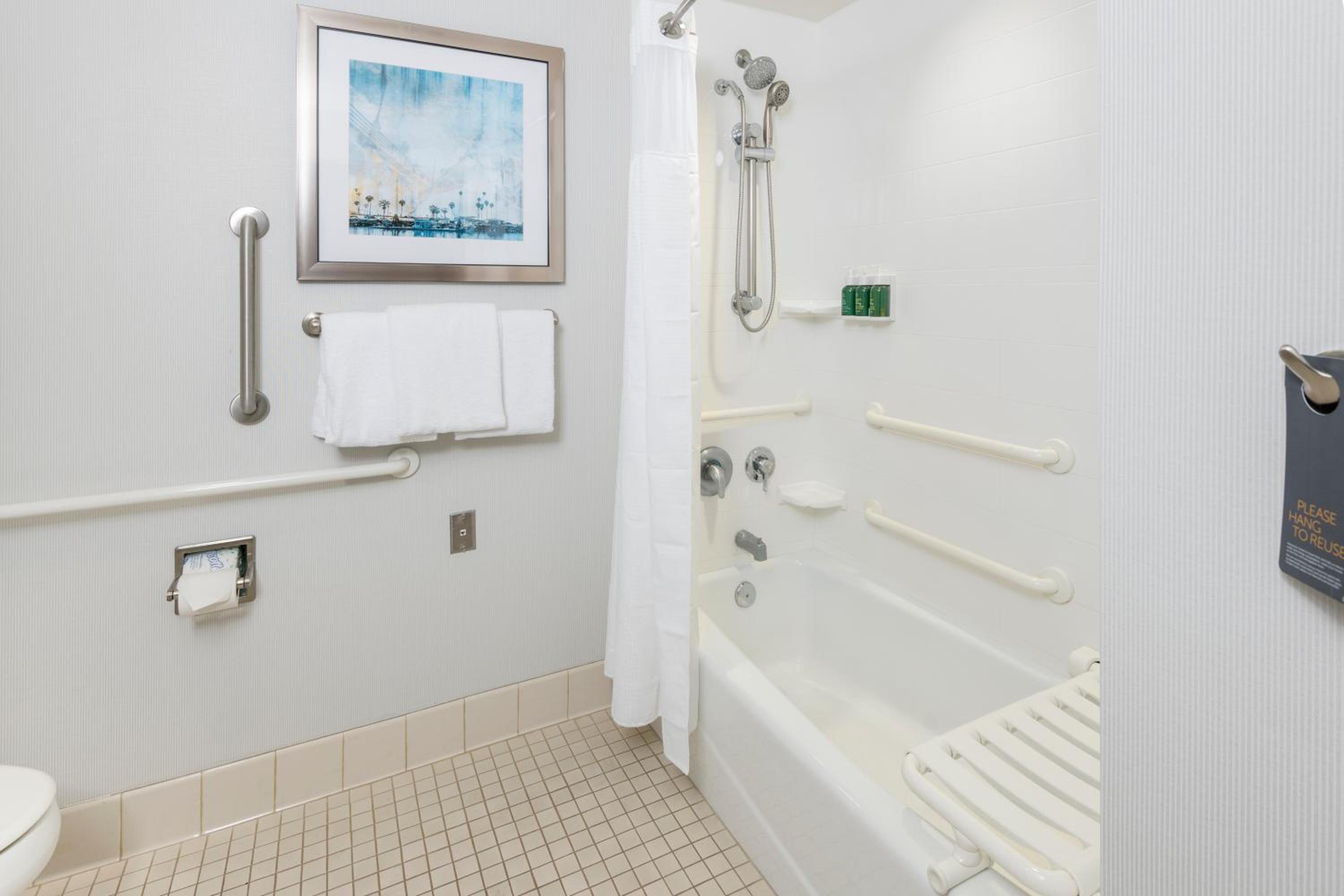 King Room with Sofa Bed - Hearing Accessible - Photo 4