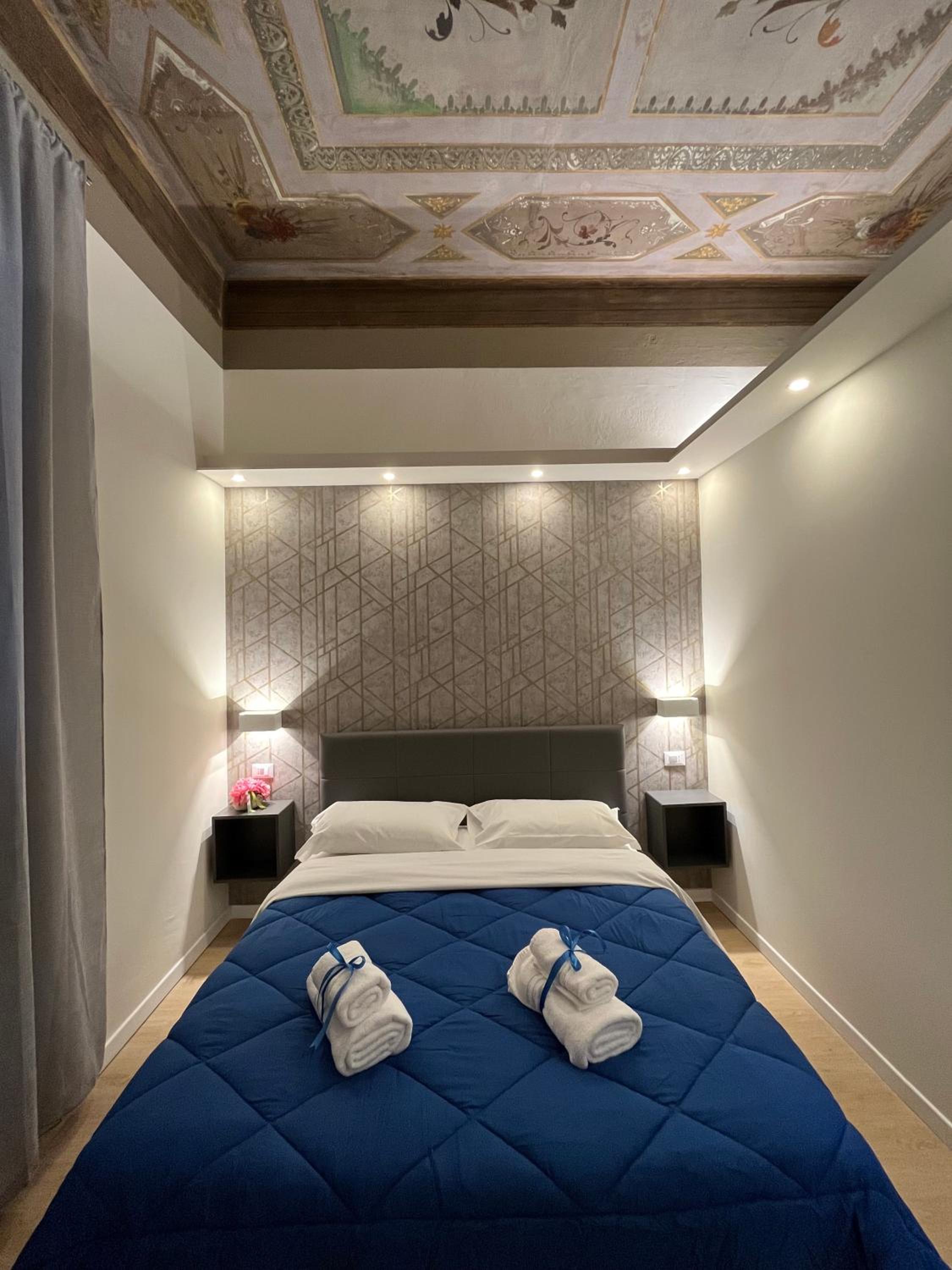 Double or Twin Room - Photo 5