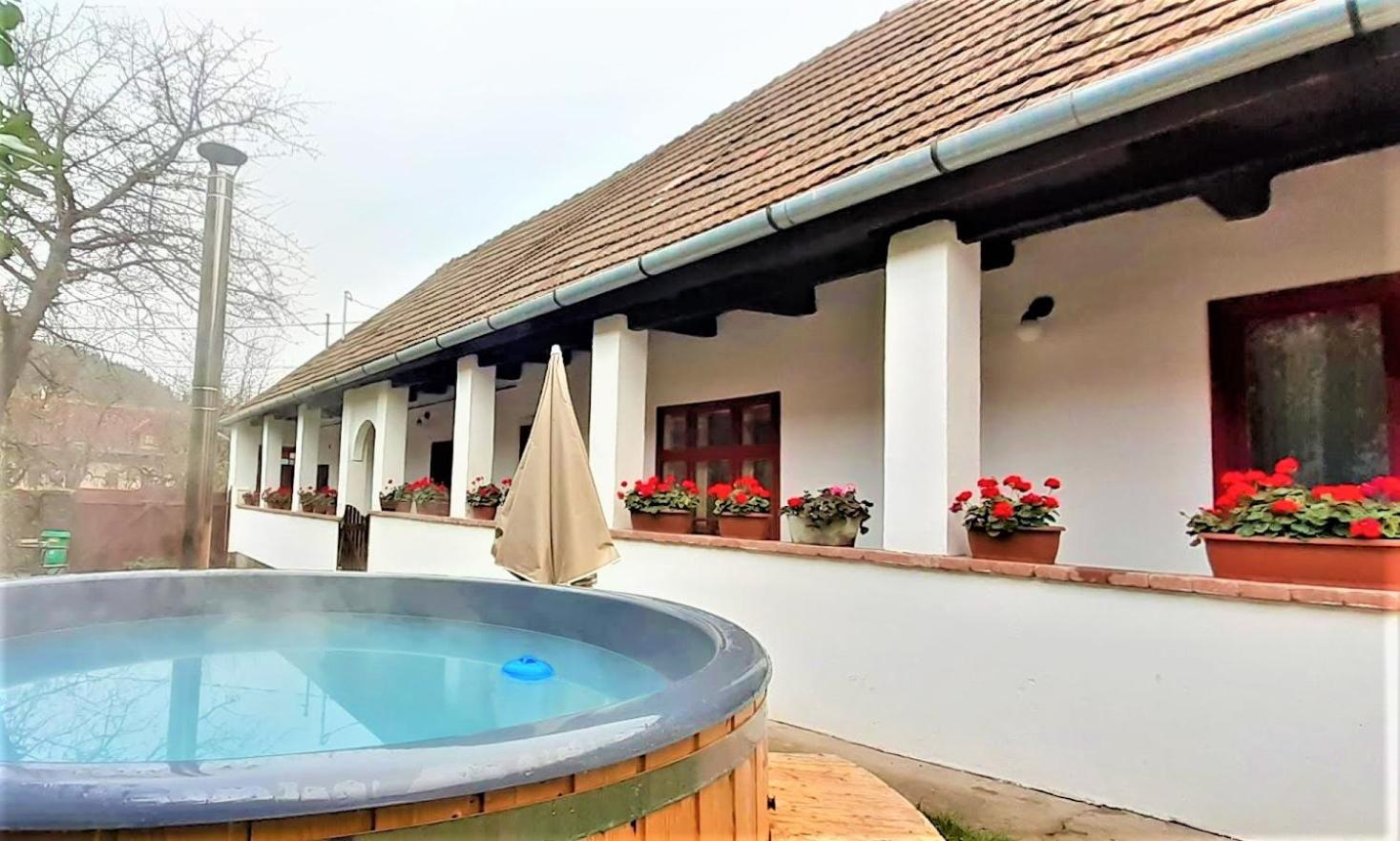 Three-Bedroom House photo 2