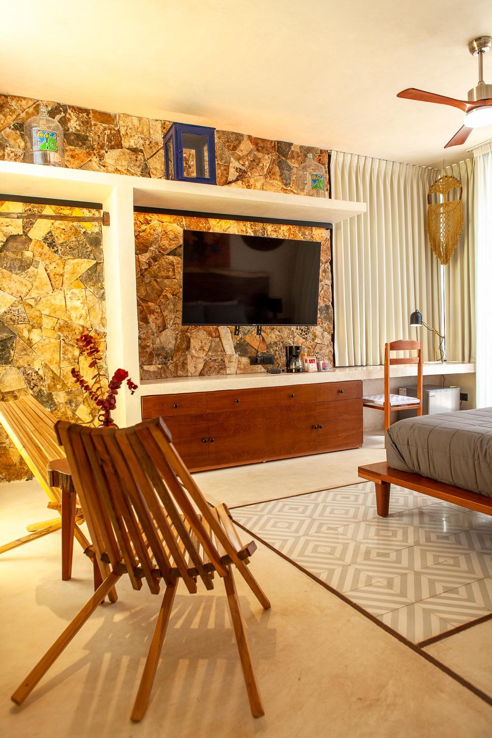 Queen Suite with Spa Bath photo 2