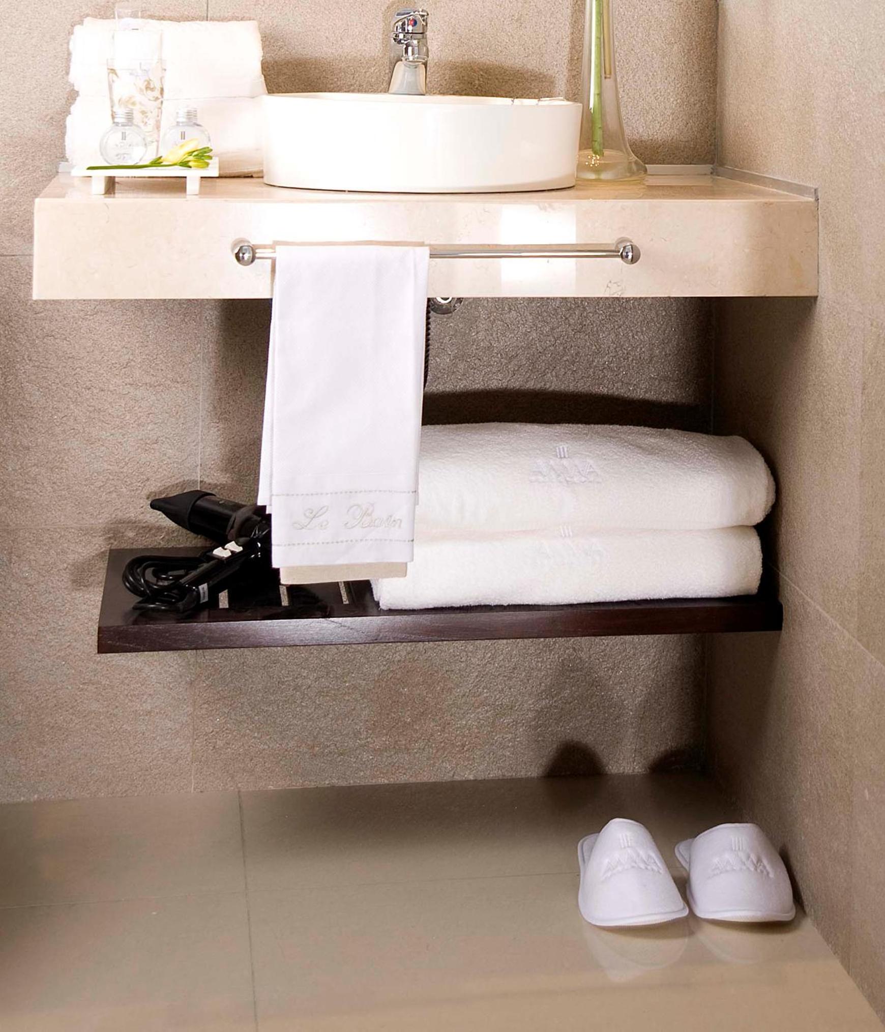 Suite with Balcony thumbnail 5