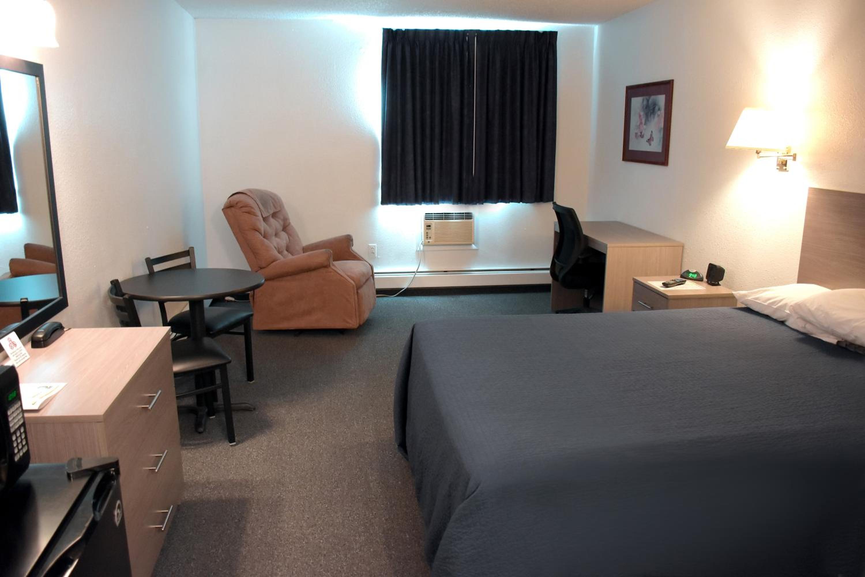 Single Queen Room - Upper Floor photo 2