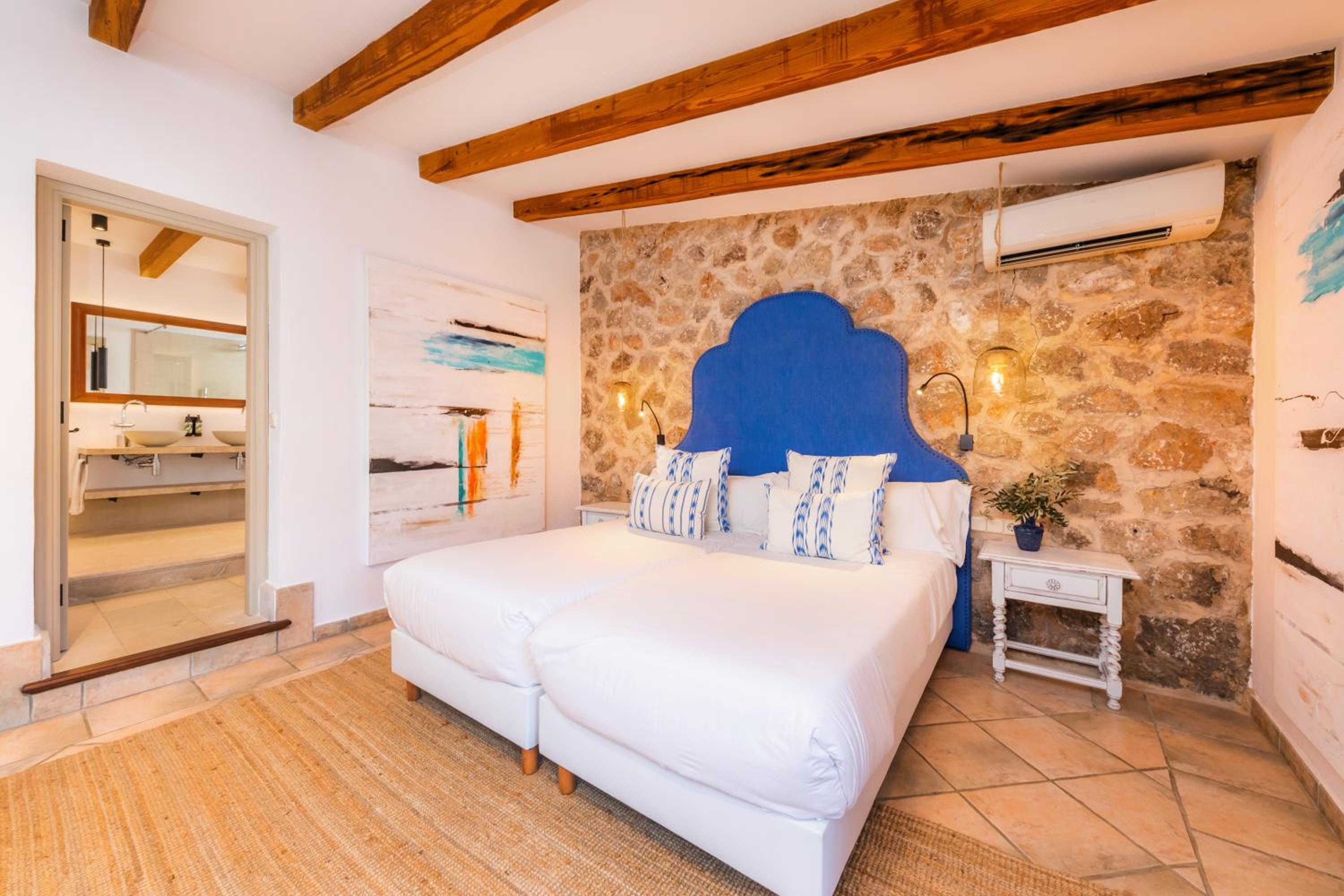 Premium Suite - Photo 10