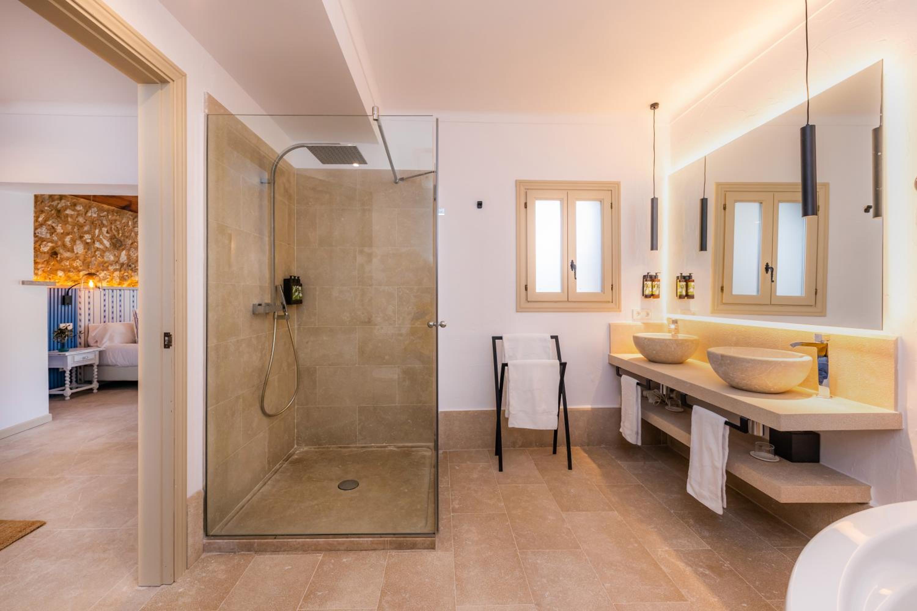 Classic Suite - Photo 8
