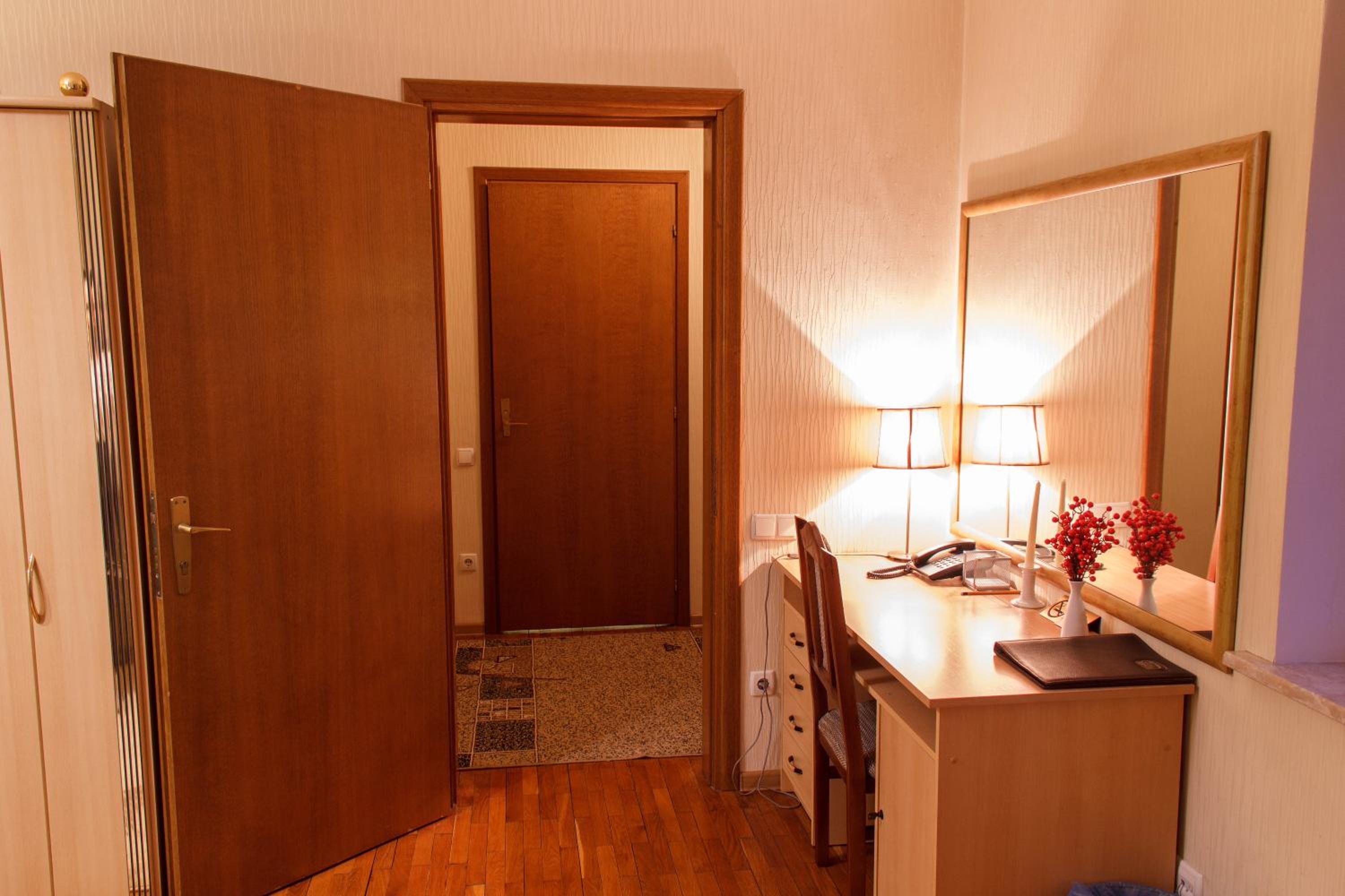 One-Bedroom Apartment photo 3