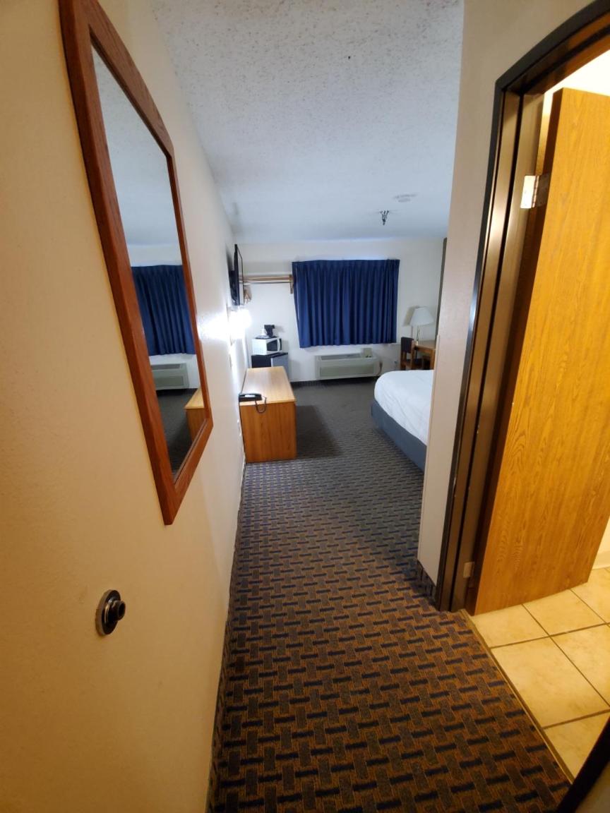 Standard Queen Room photo 2