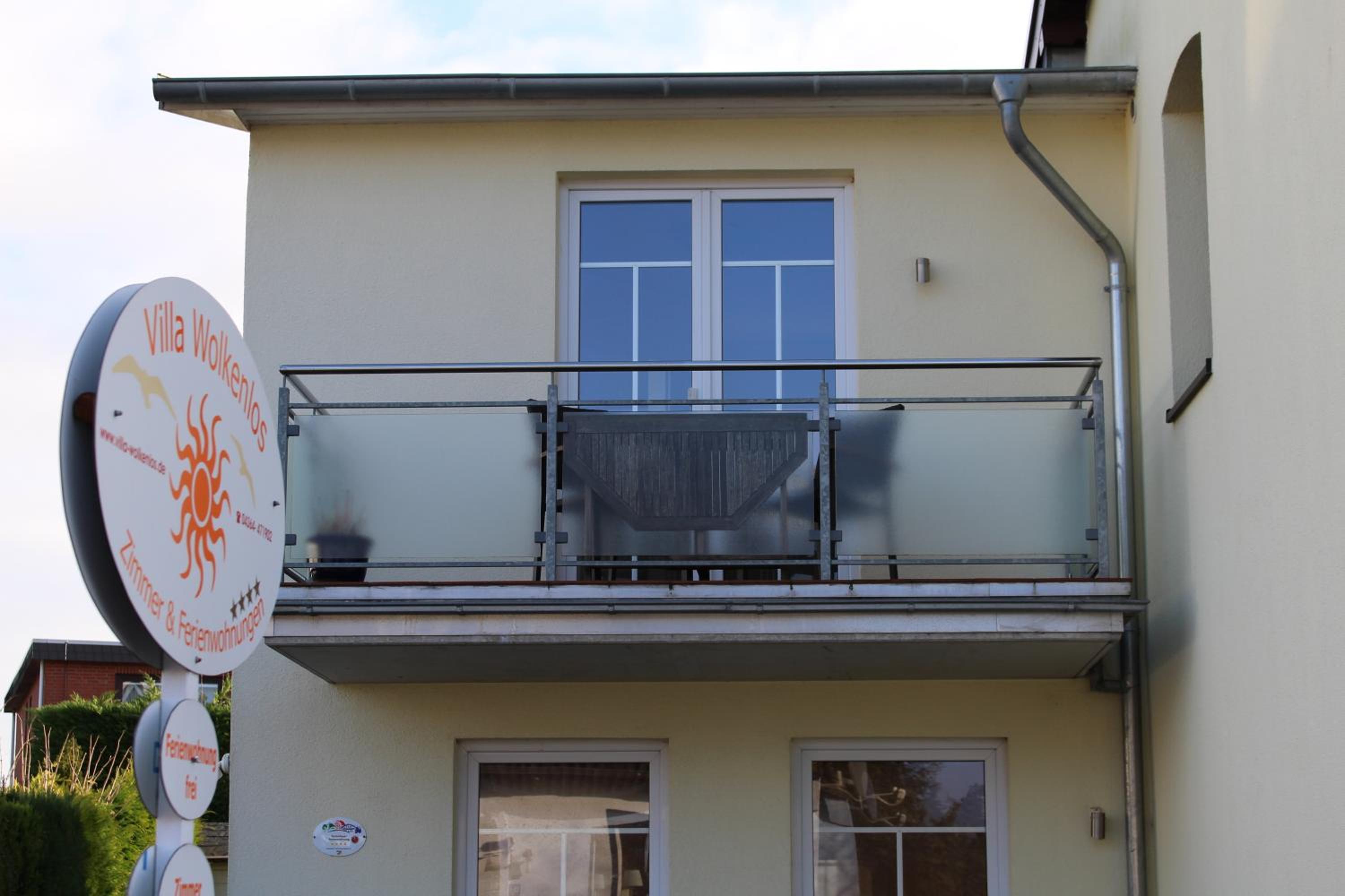 One-Bedroom Apartment - Photo 2
