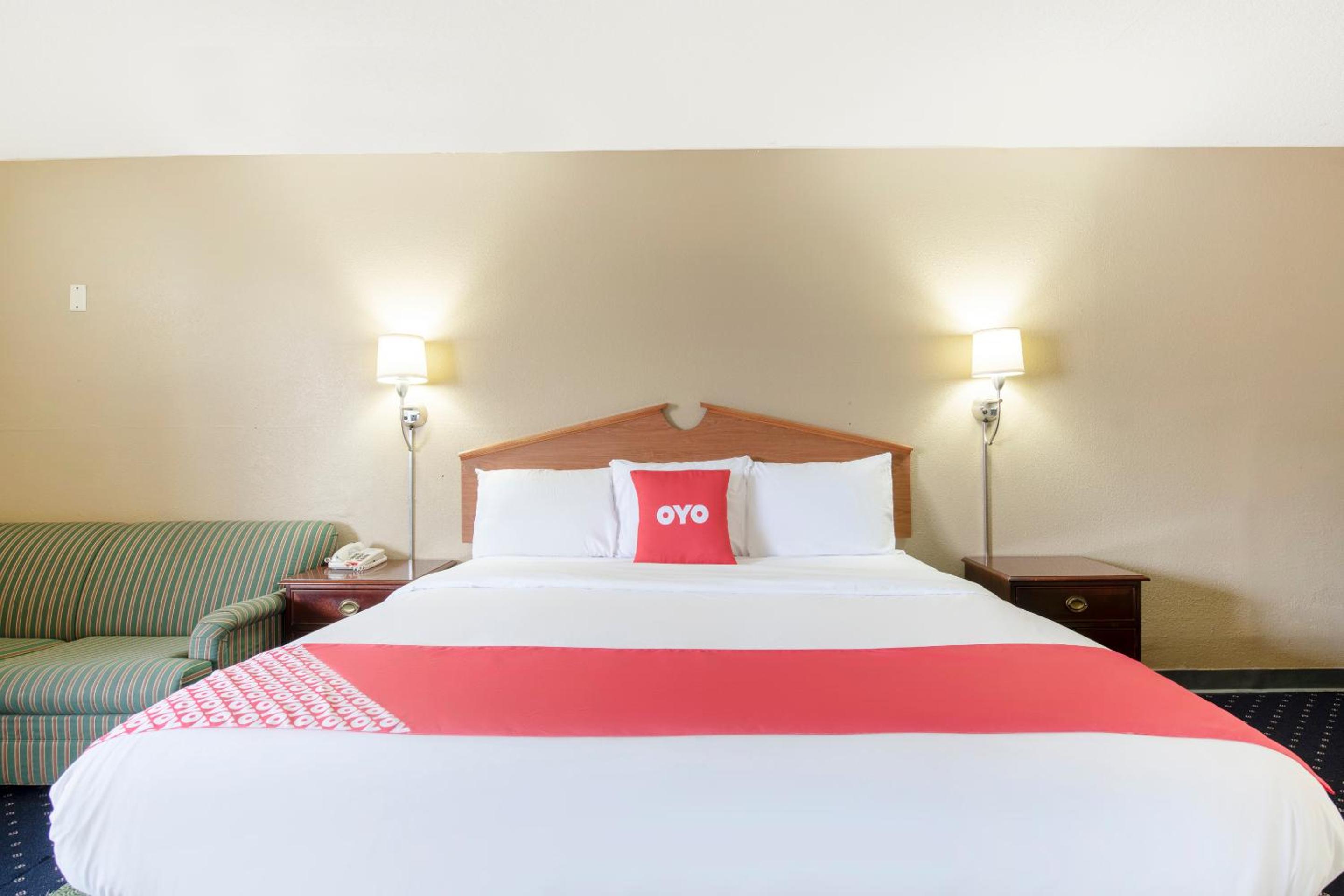 King Bed with Jetted Tub - Photo 6