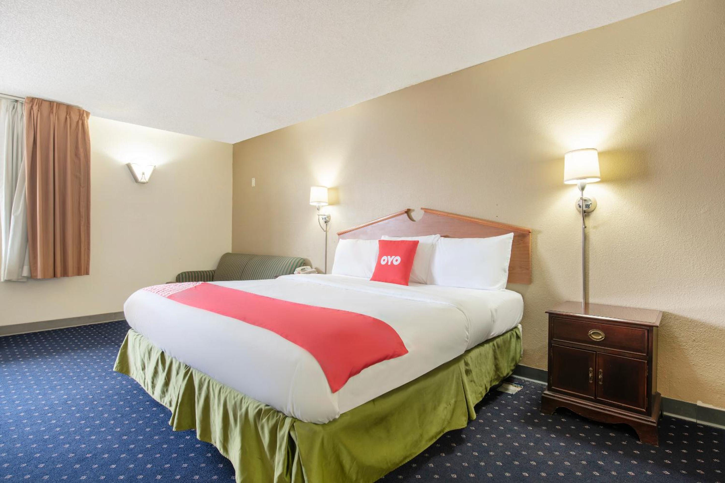 King Bed with Jetted Tub - Photo 1